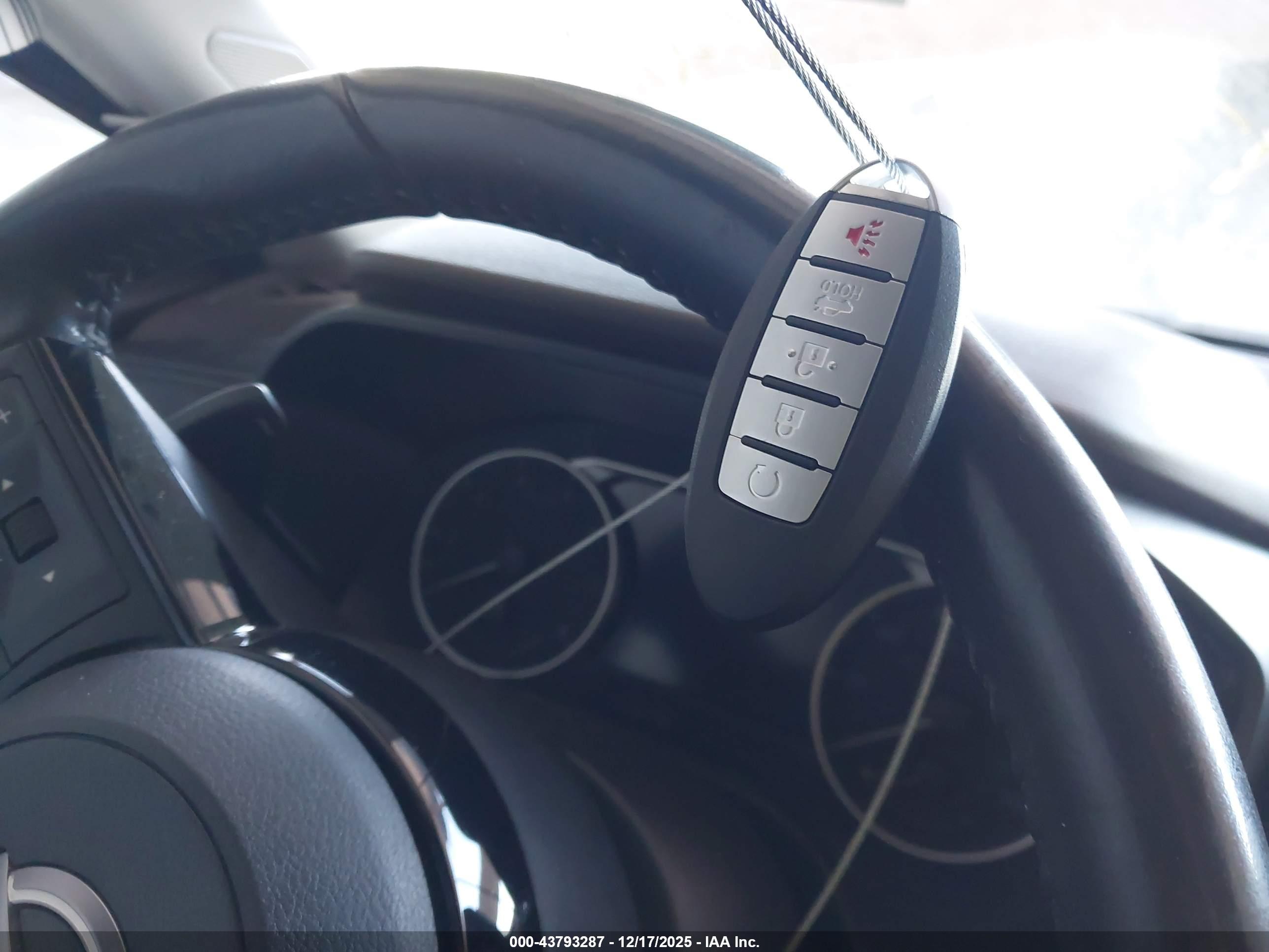 NISSAN ROGUE image 11
