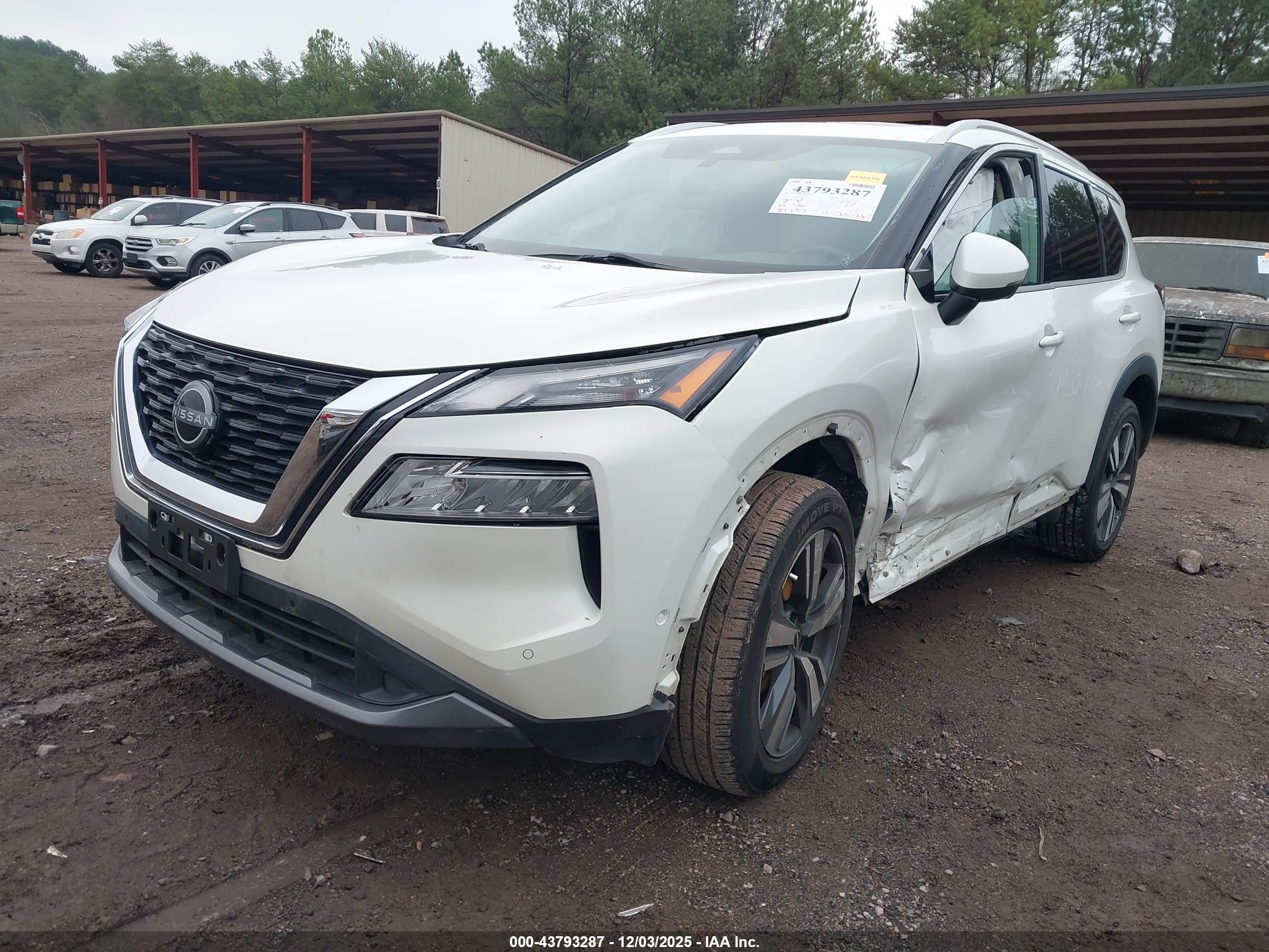 NISSAN ROGUE image 2
