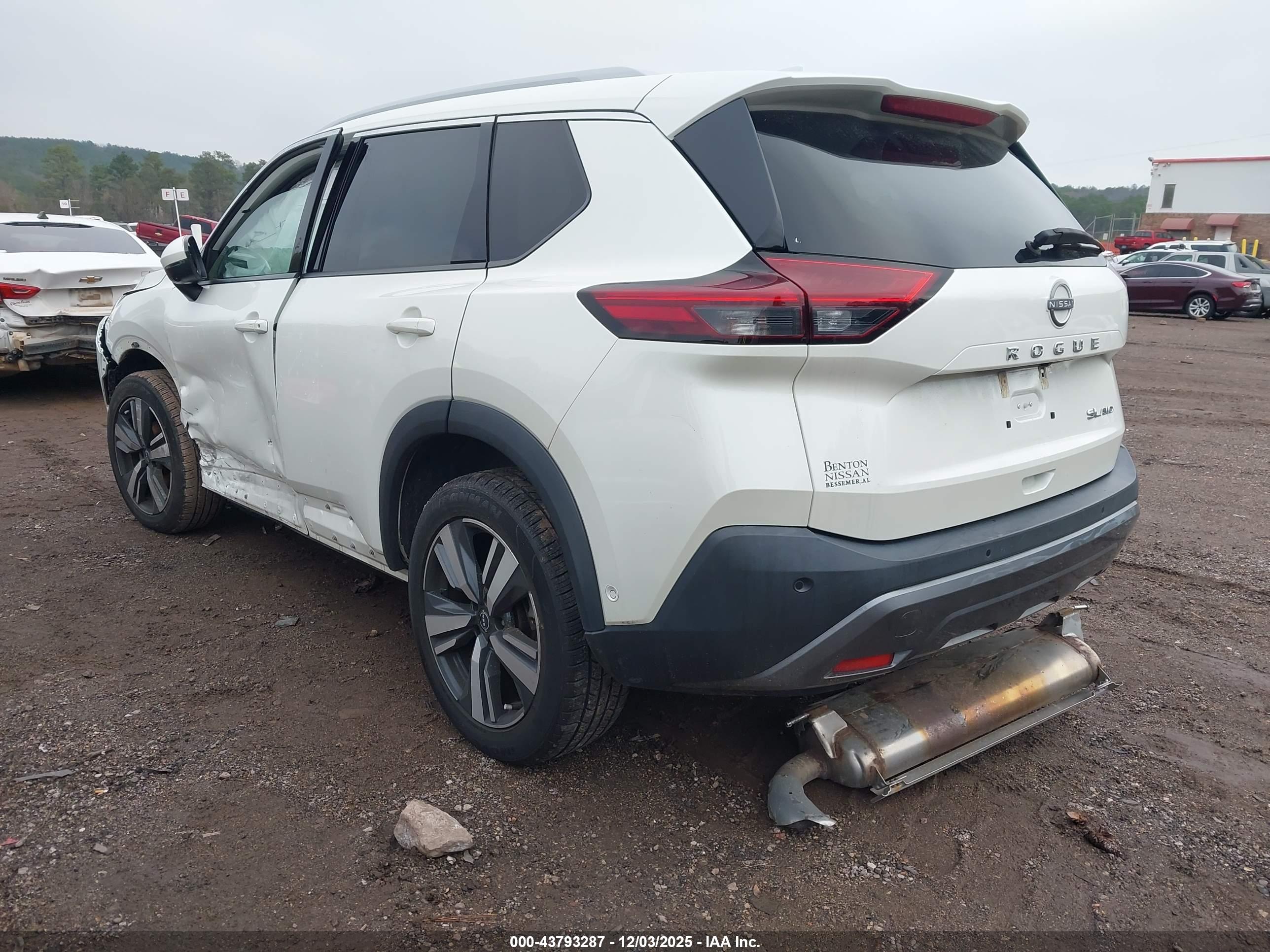 NISSAN ROGUE image 3