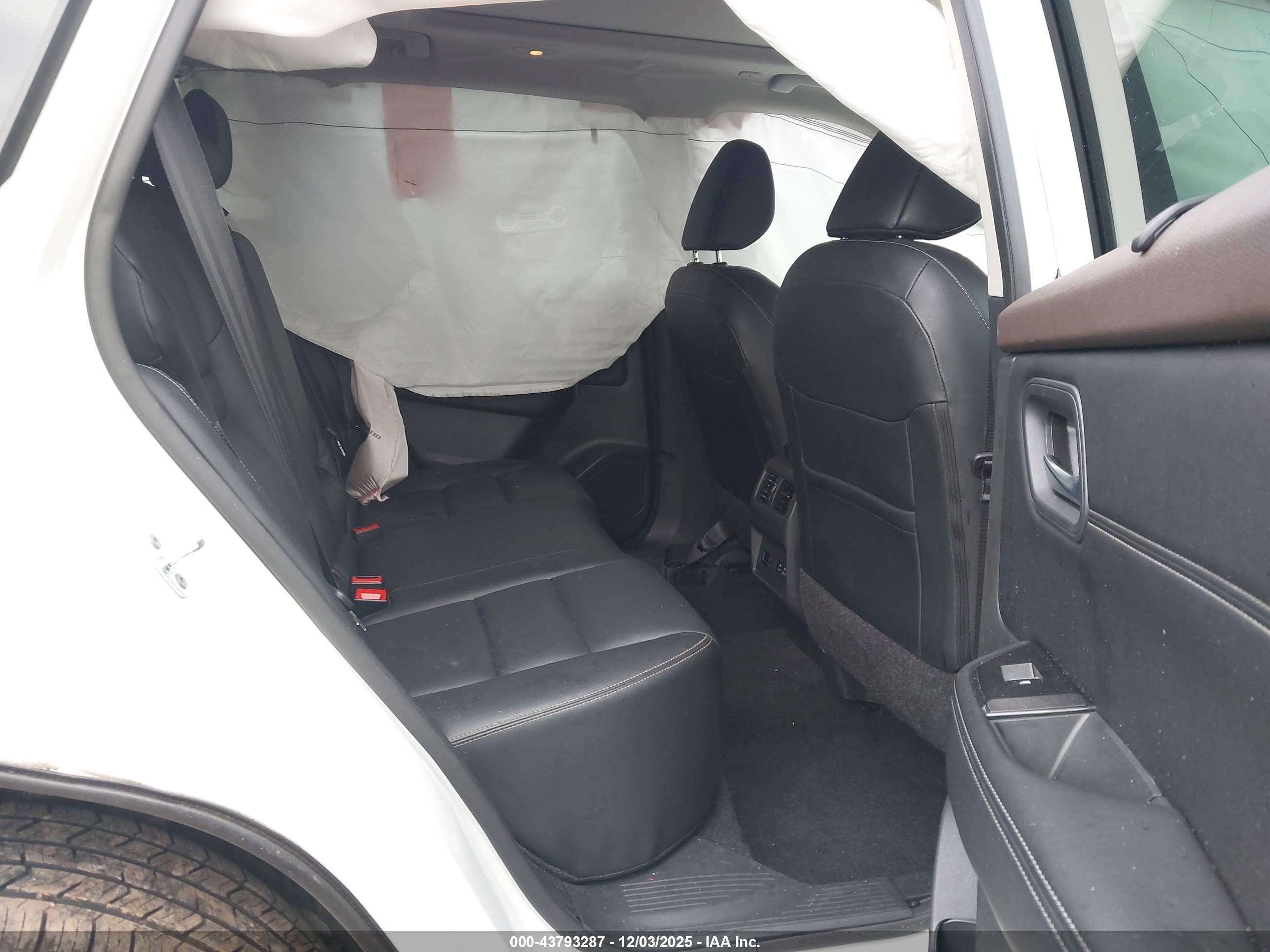 NISSAN ROGUE image 8