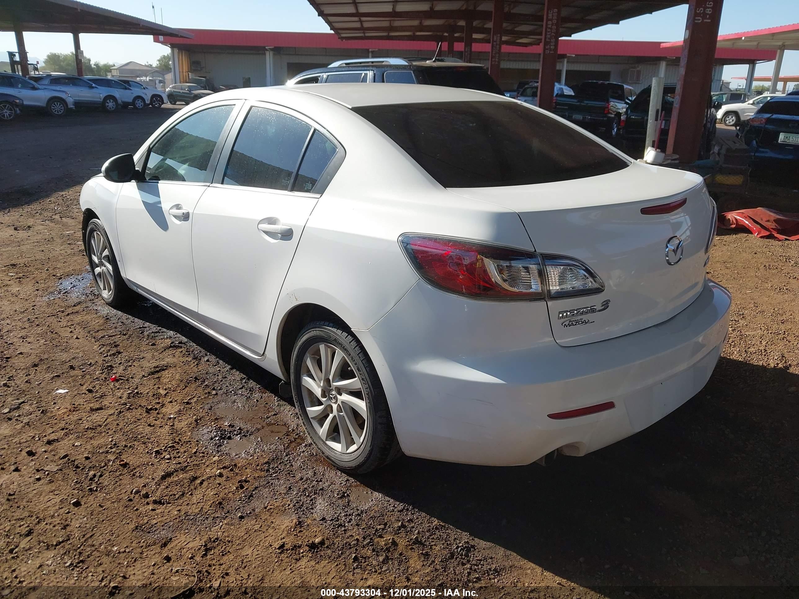 MAZDA MAZDA3 image 3