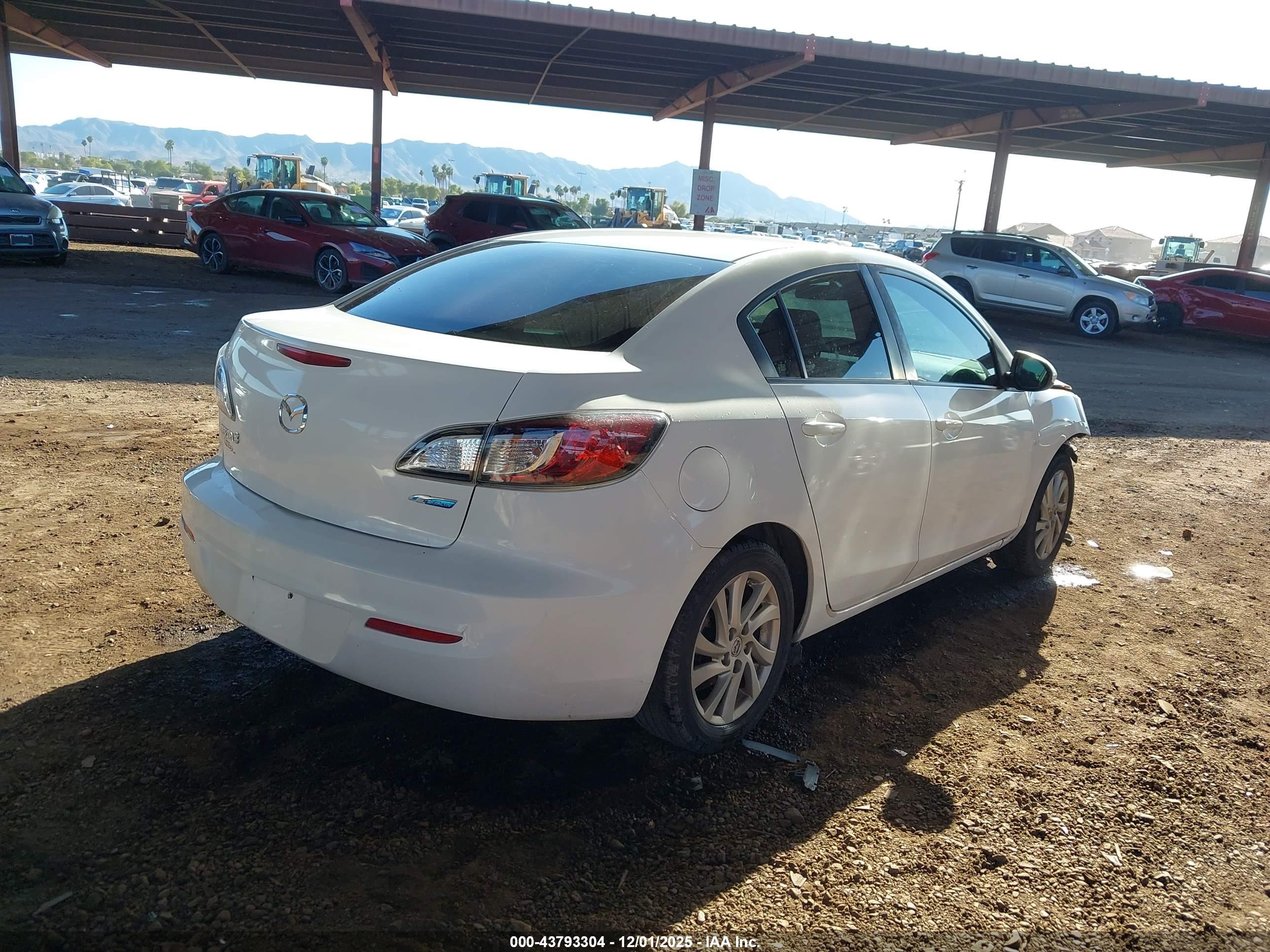 MAZDA MAZDA3 image 4
