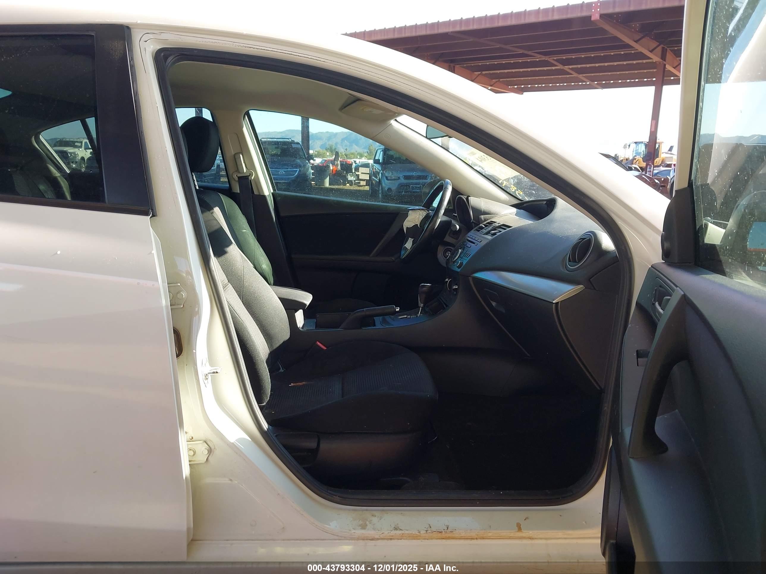 MAZDA MAZDA3 image 5