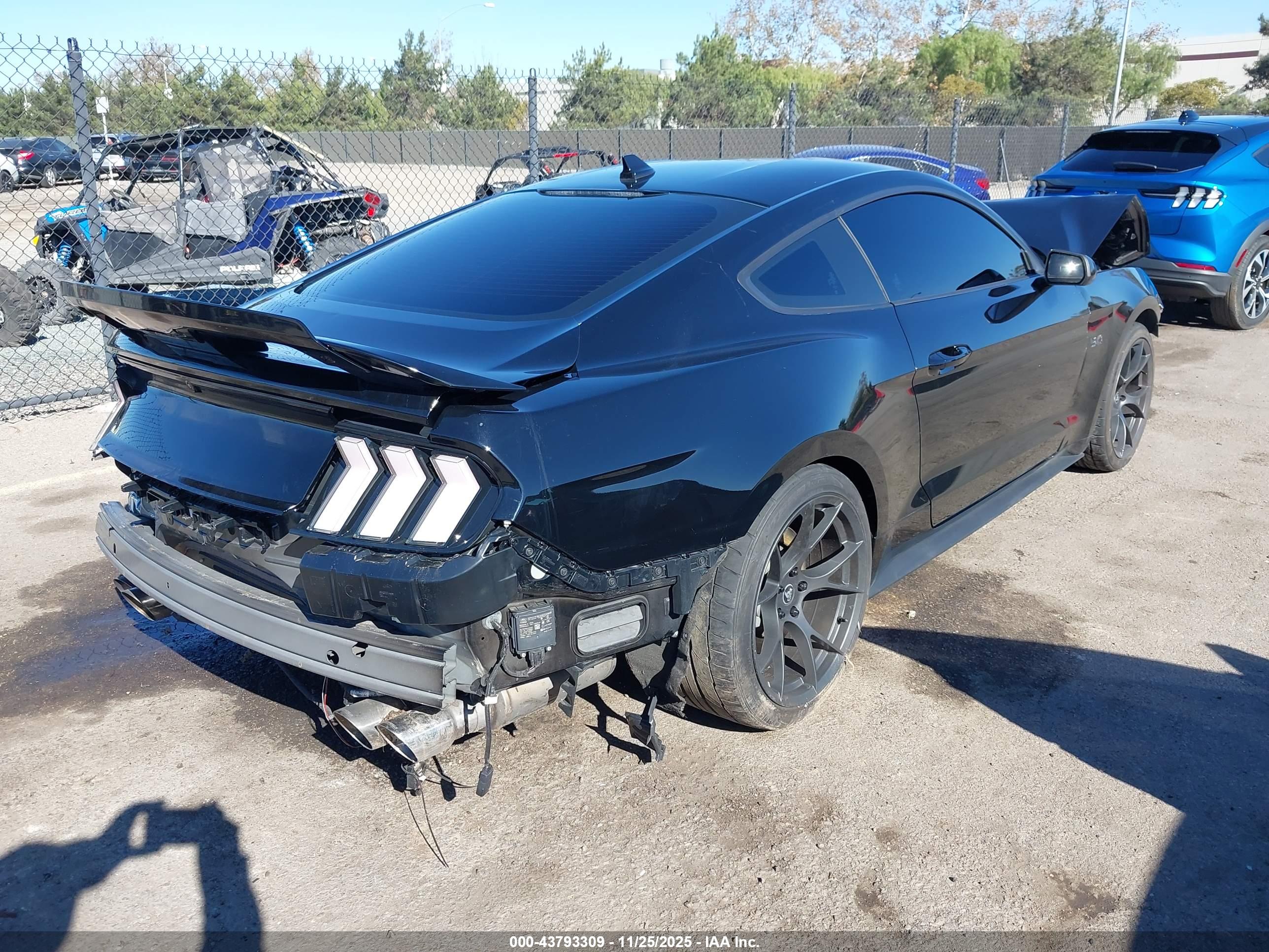 FORD MUSTANG image 4