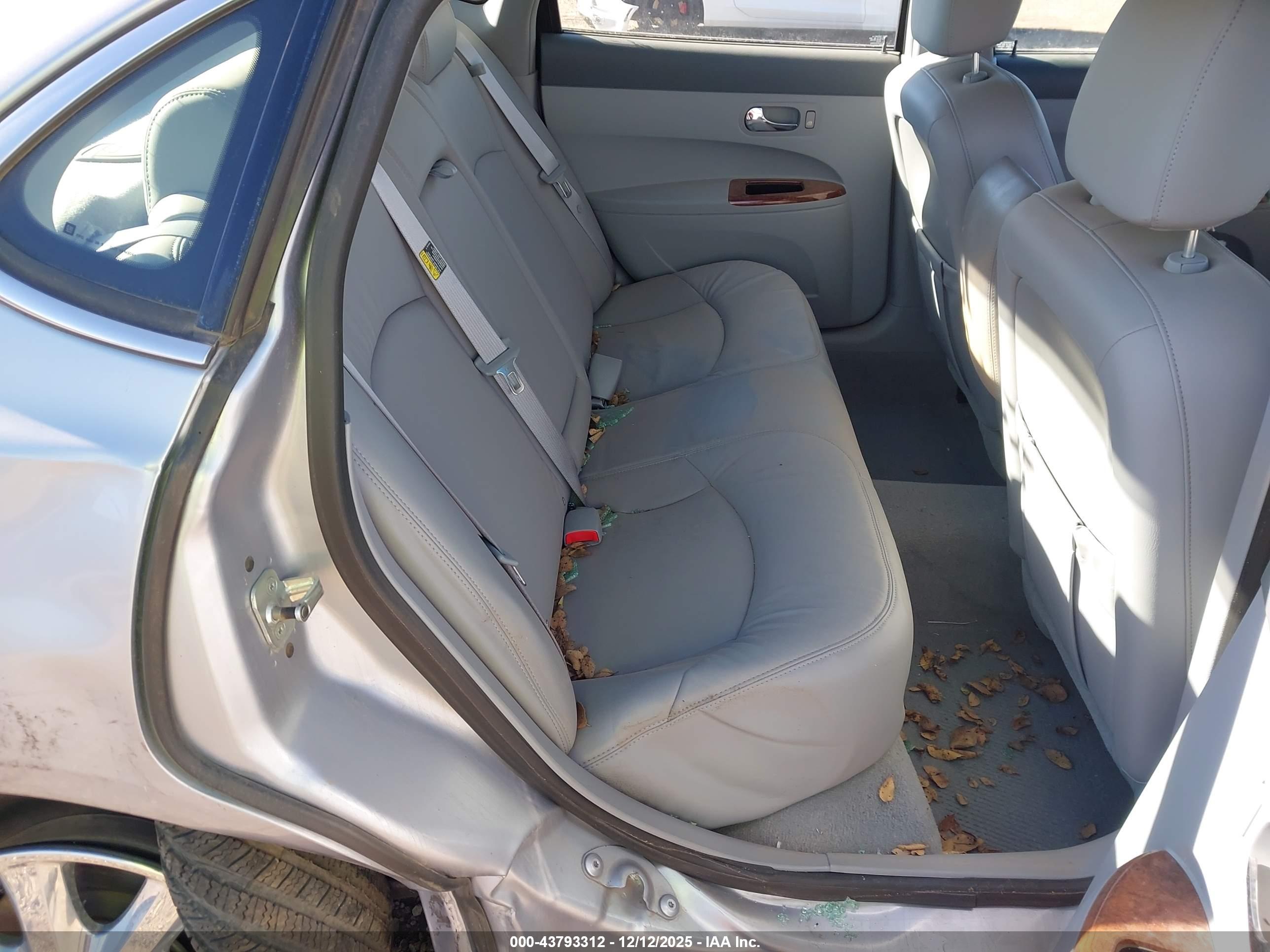 BUICK LACROSSE image 8