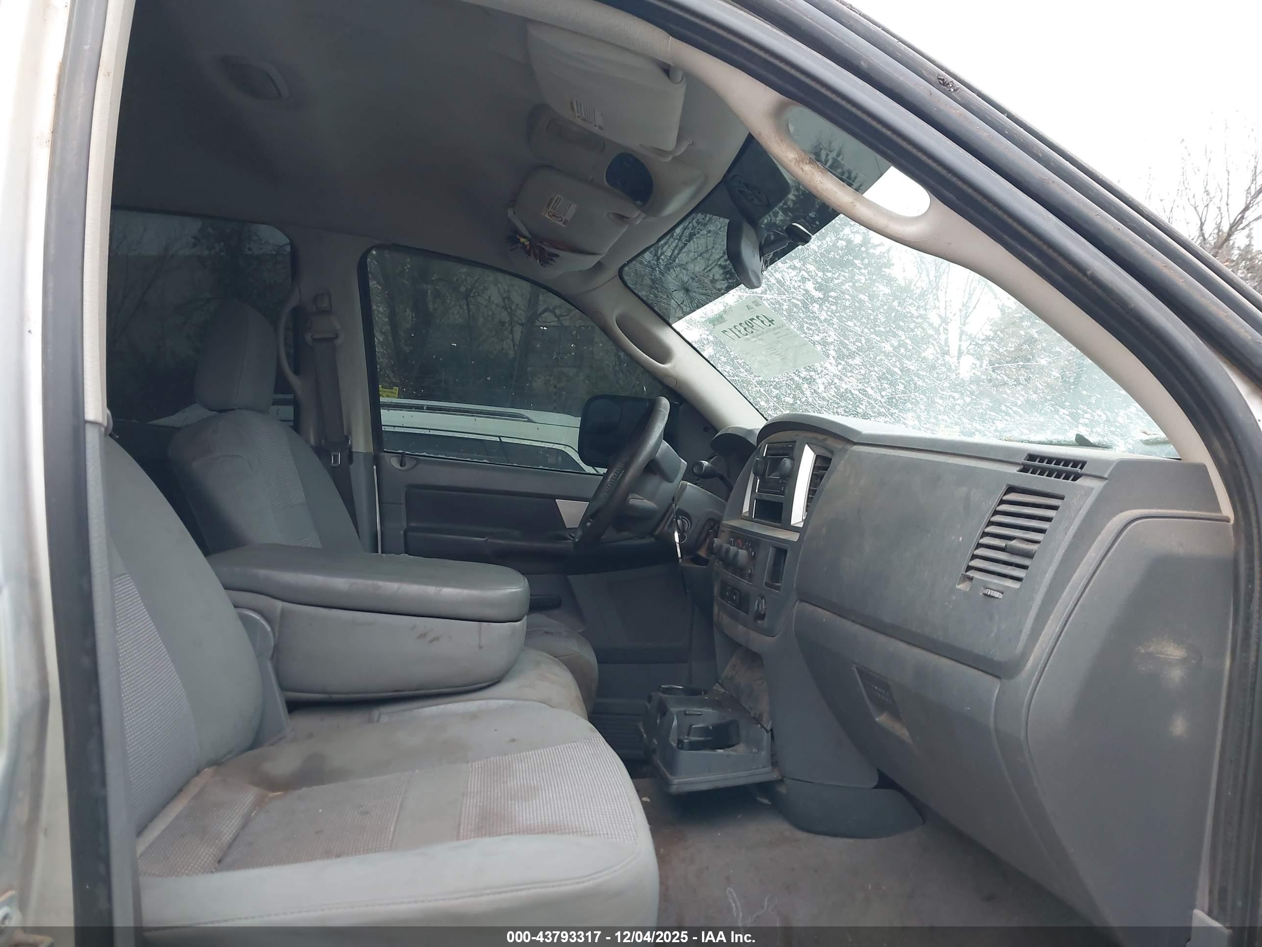 DODGE RAM image 5