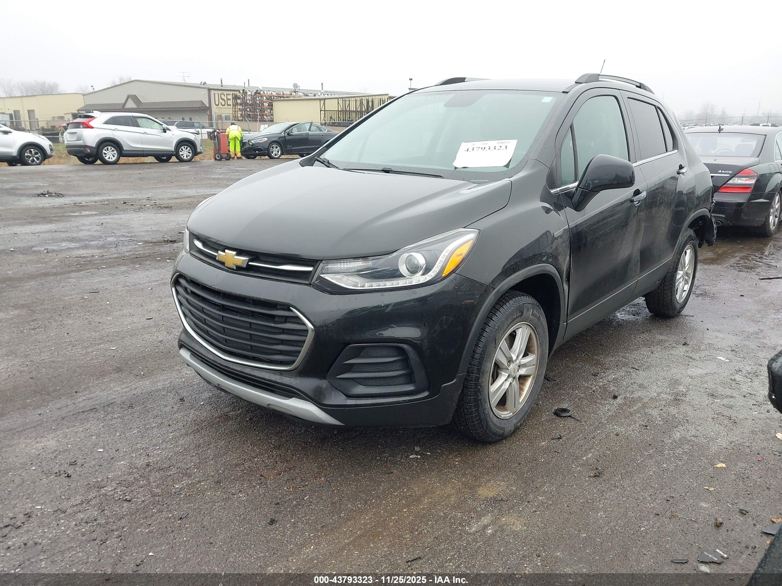 CHEVROLET TRAX image 2
