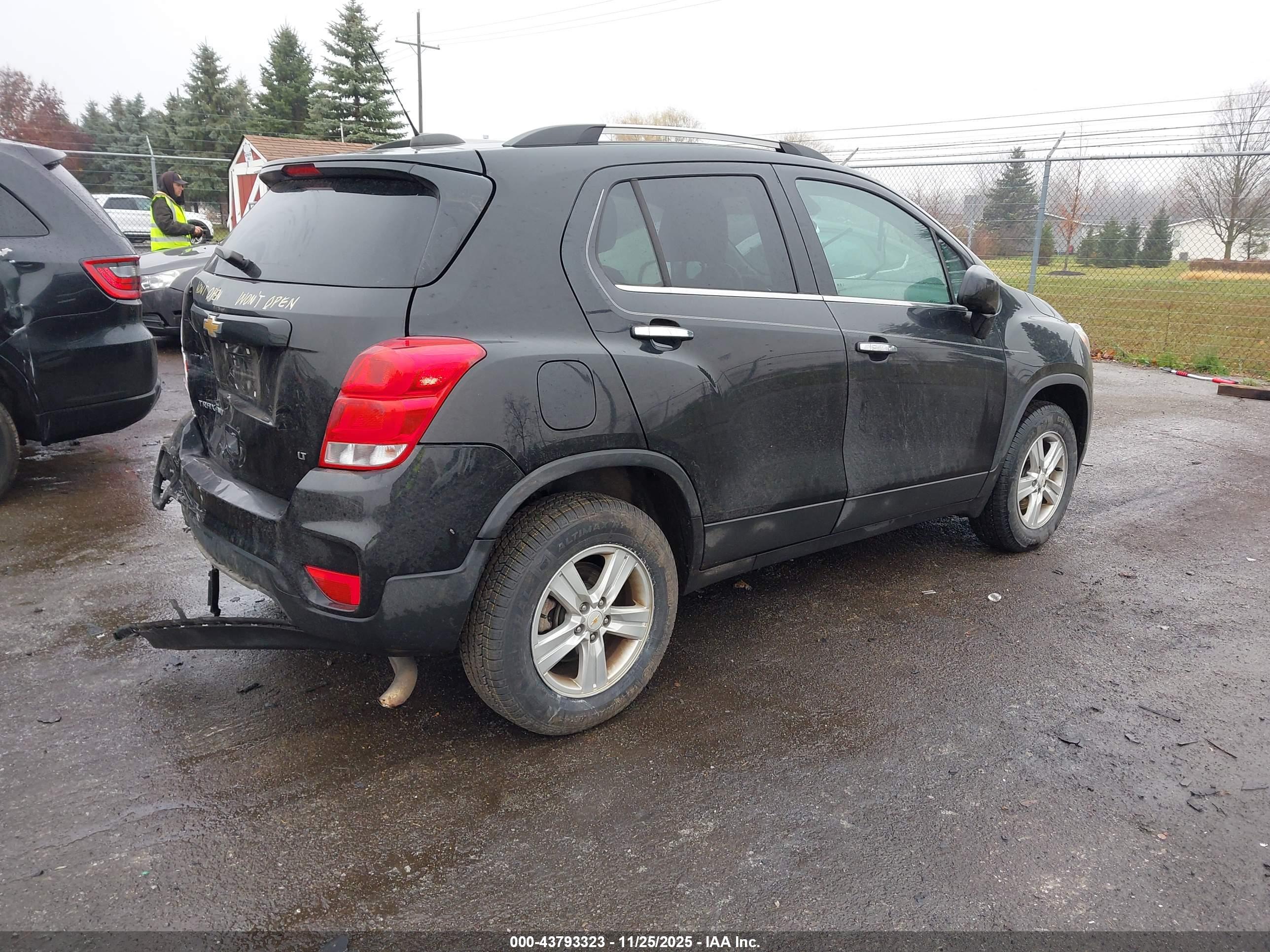 CHEVROLET TRAX image 4