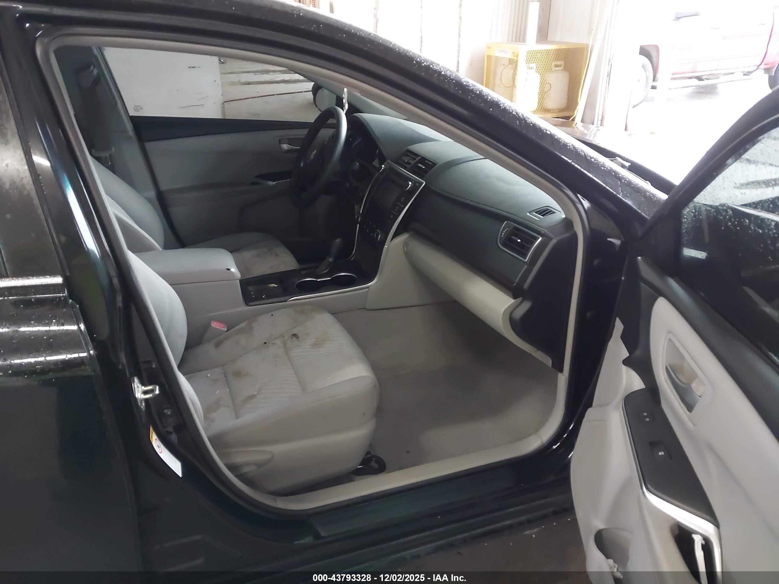 TOYOTA CAMRY image 5
