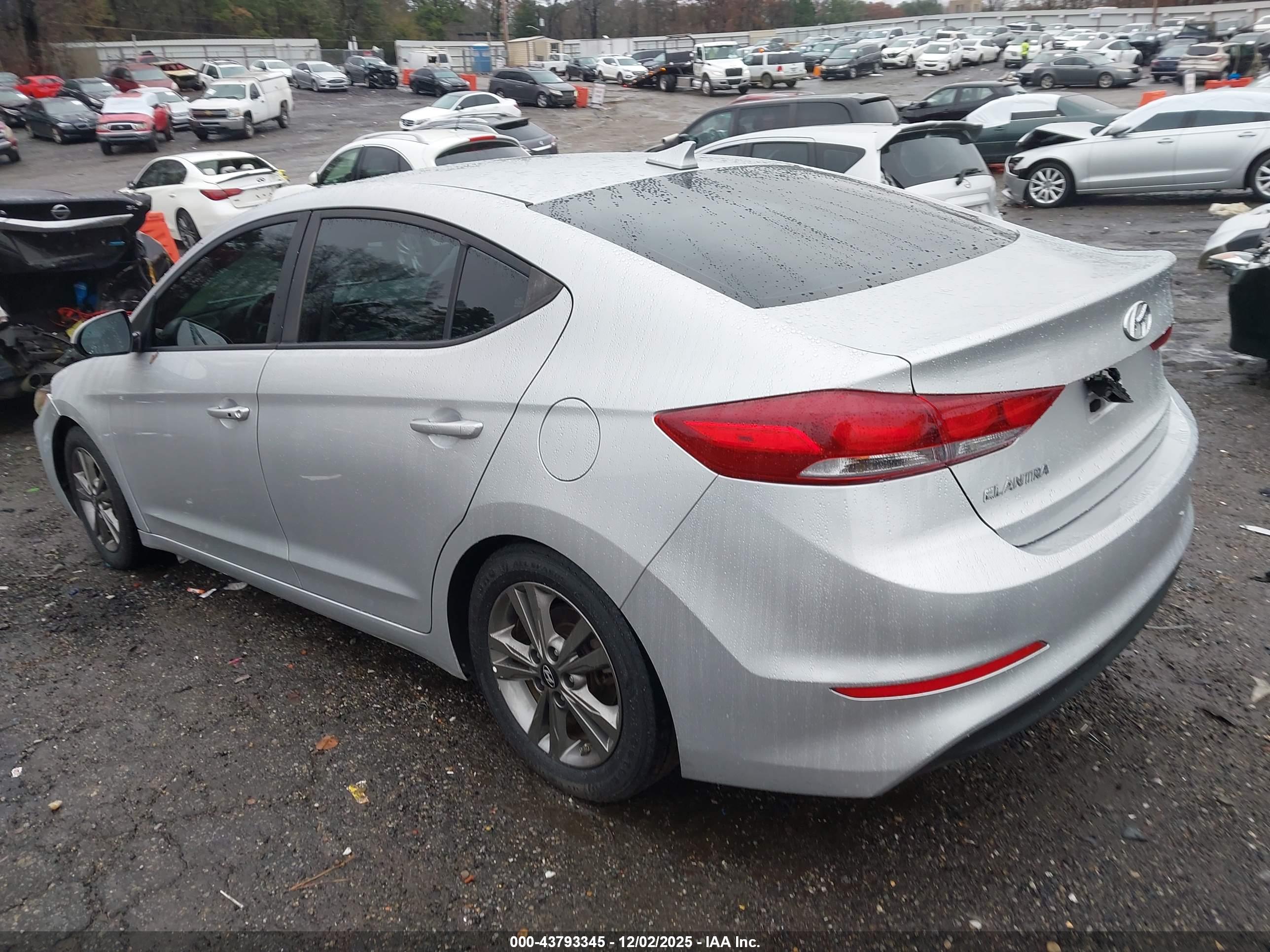 HYUNDAI ELANTRA image 3