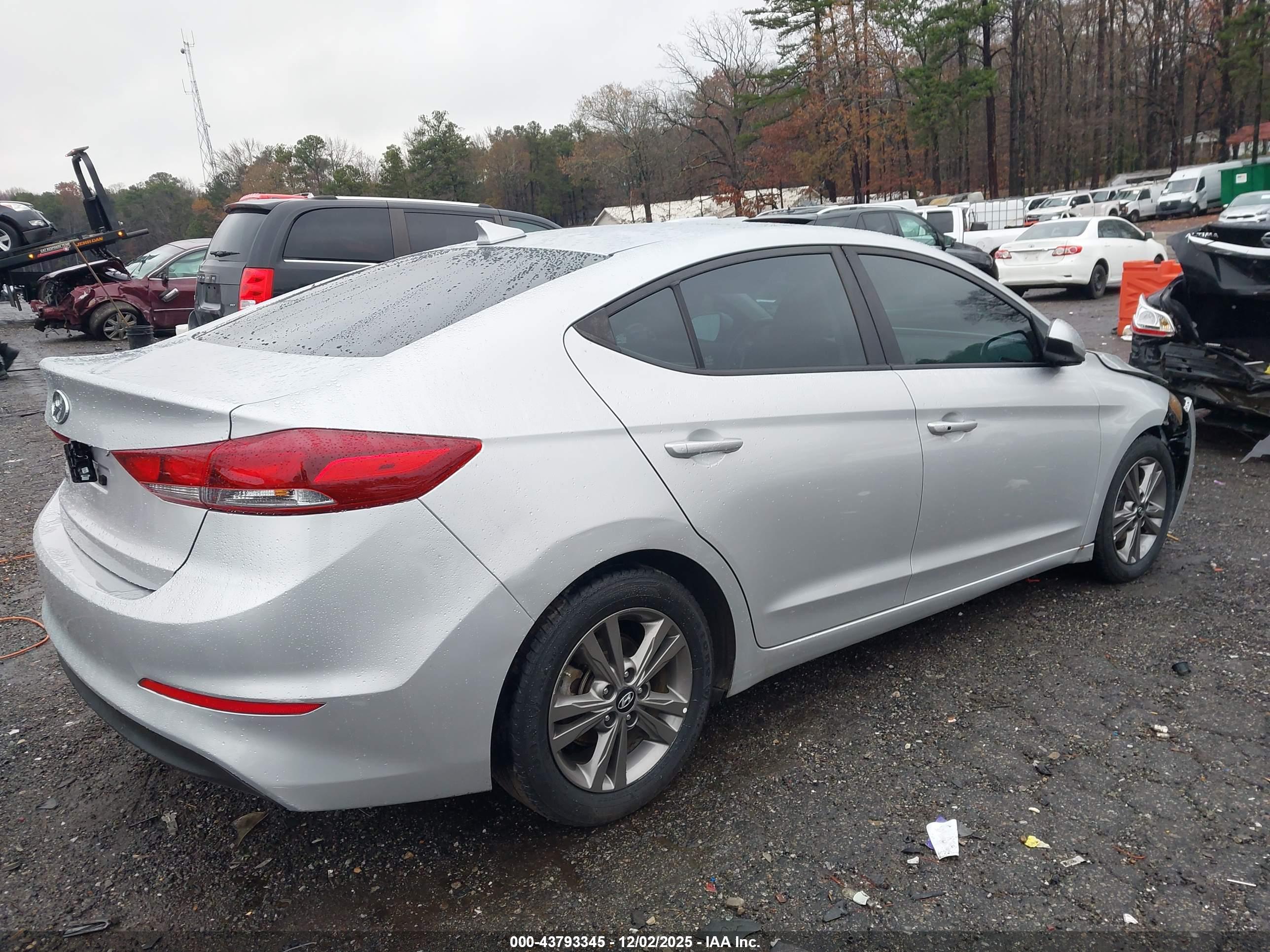 HYUNDAI ELANTRA image 4