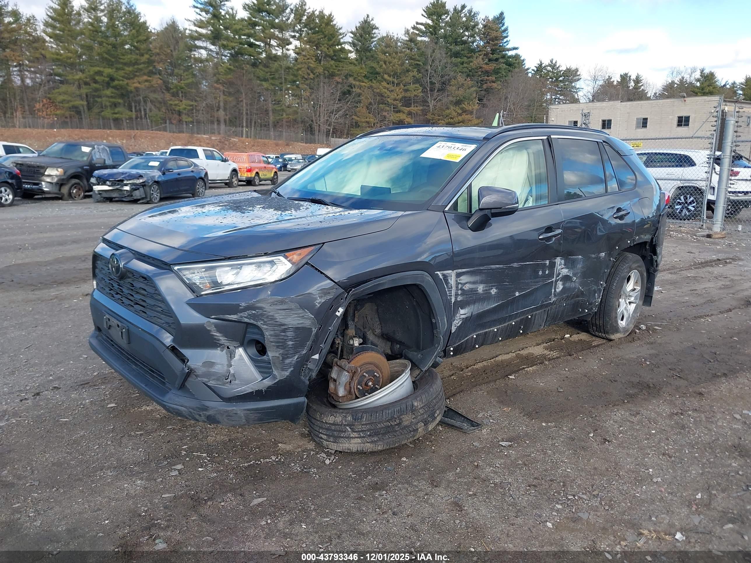 TOYOTA RAV4 image 2