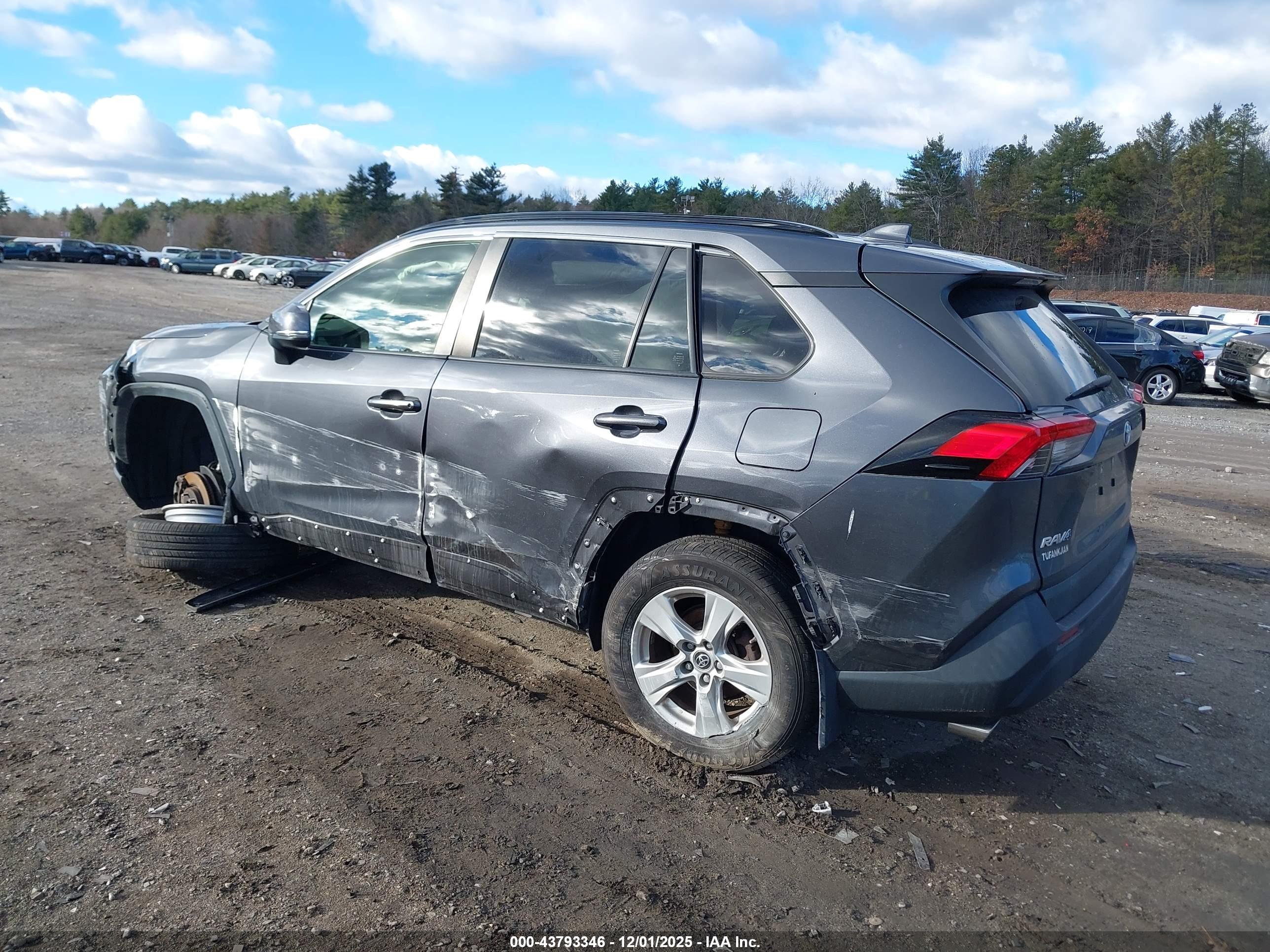 TOYOTA RAV4 image 3