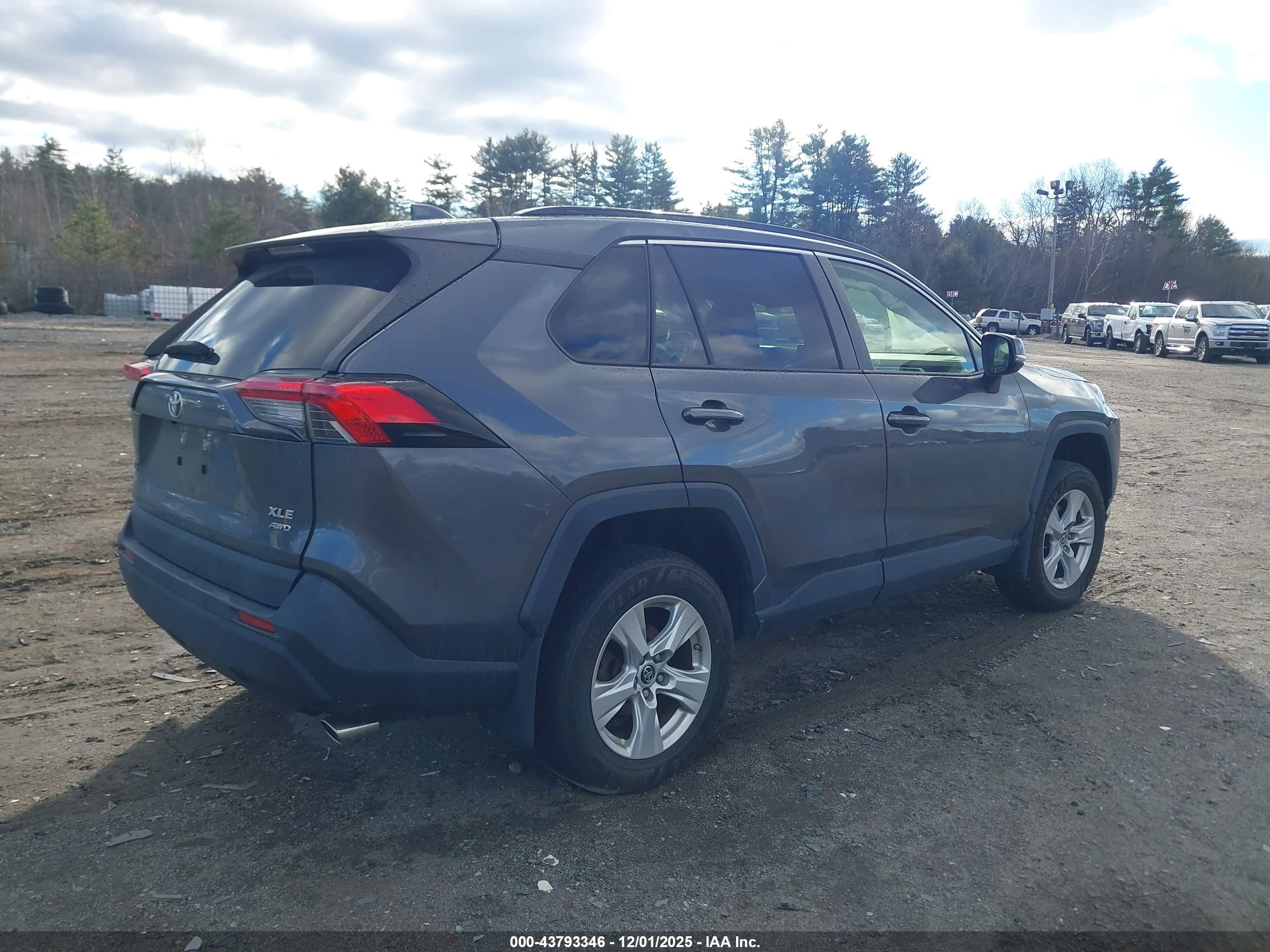 TOYOTA RAV4 image 4