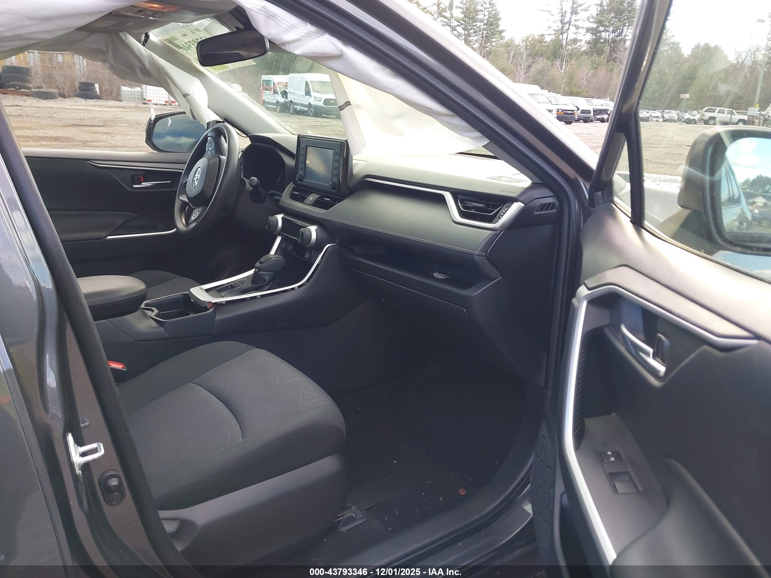 TOYOTA RAV4 image 5