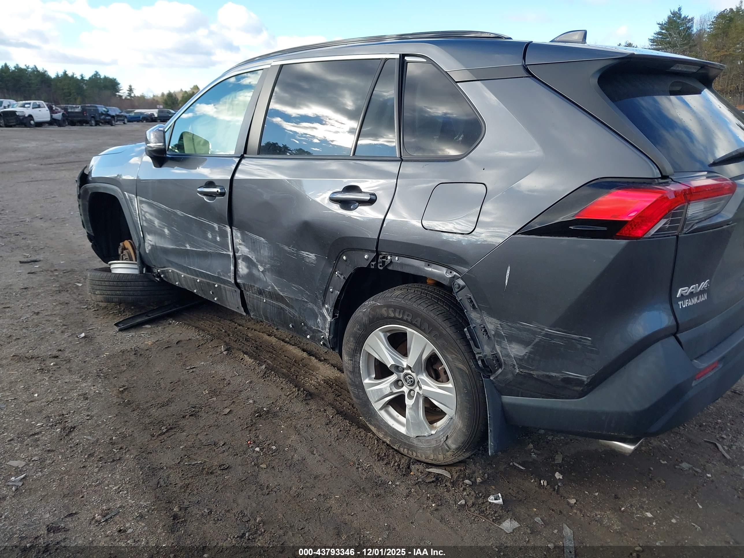 TOYOTA RAV4 image 6