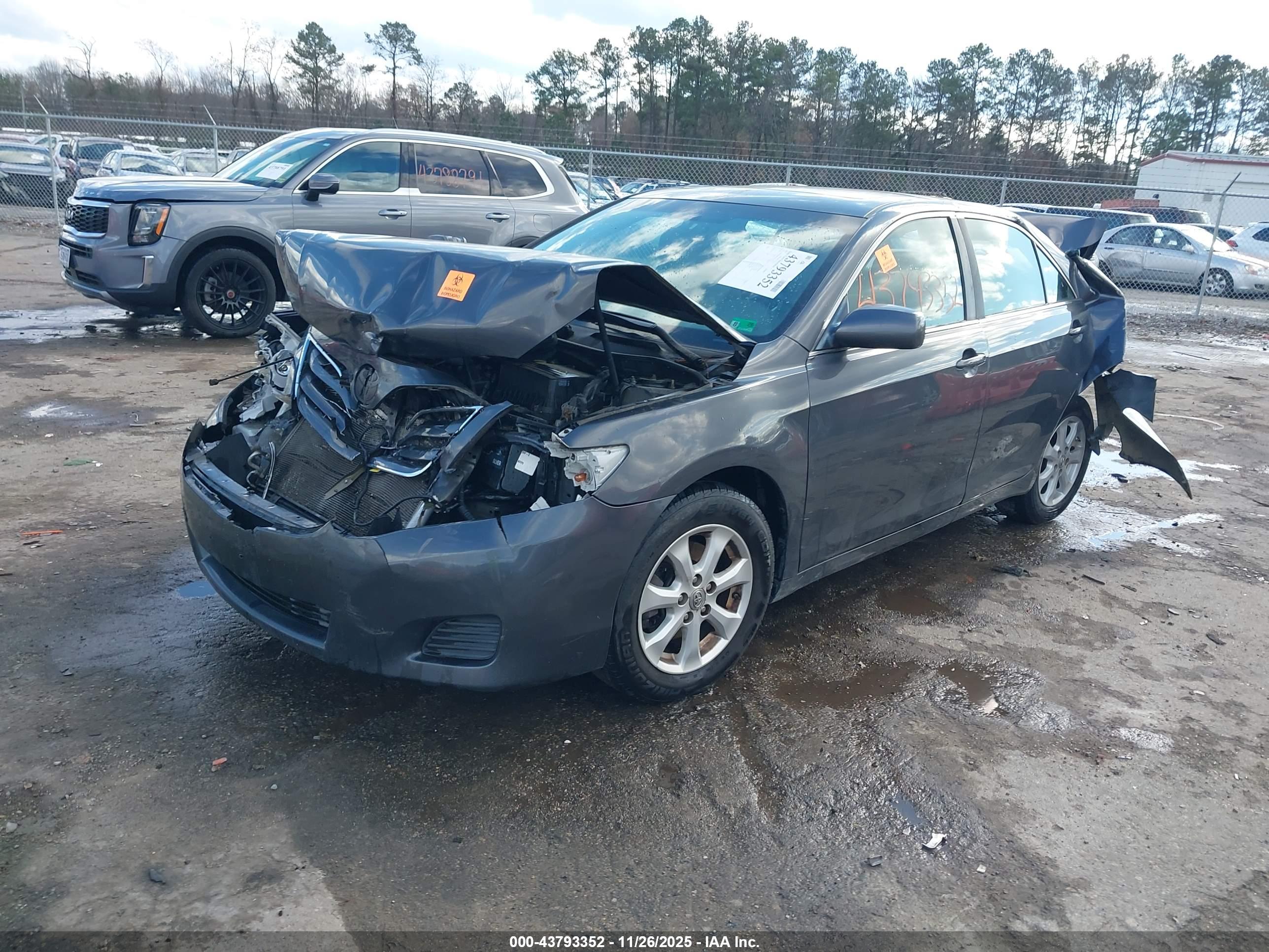 TOYOTA CAMRY image 2