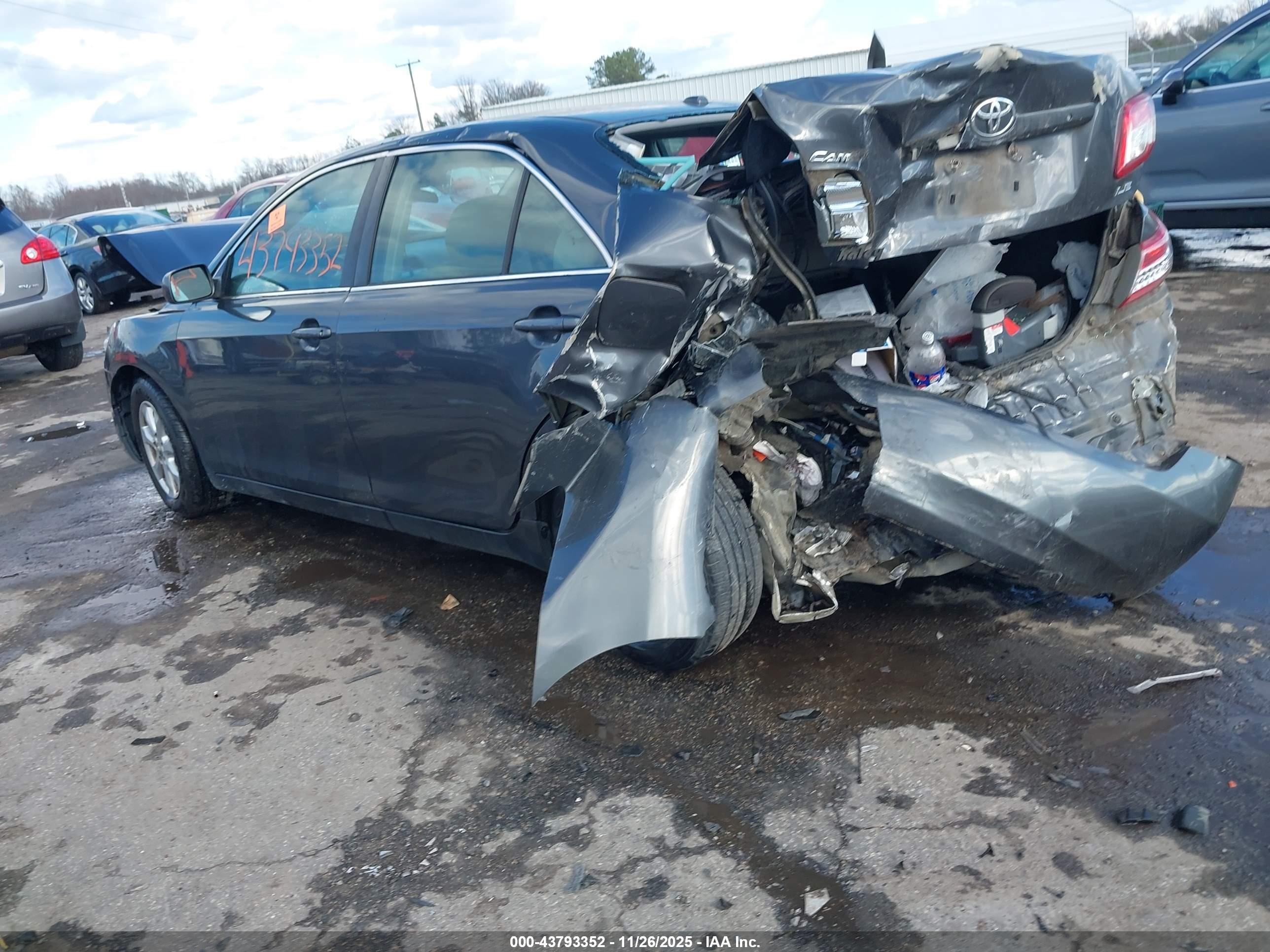 TOYOTA CAMRY image 3