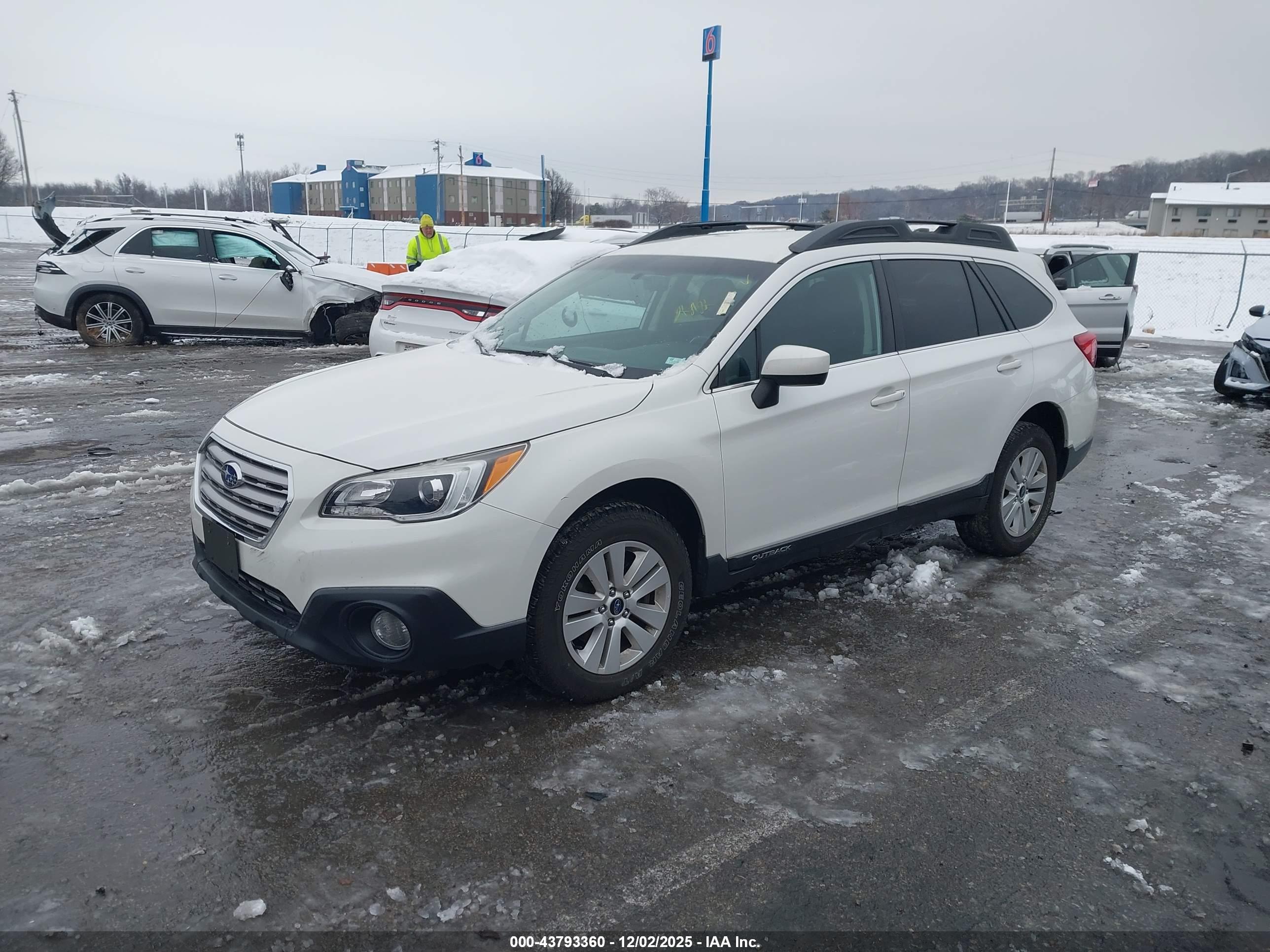 SUBARU OUTBACK image 2