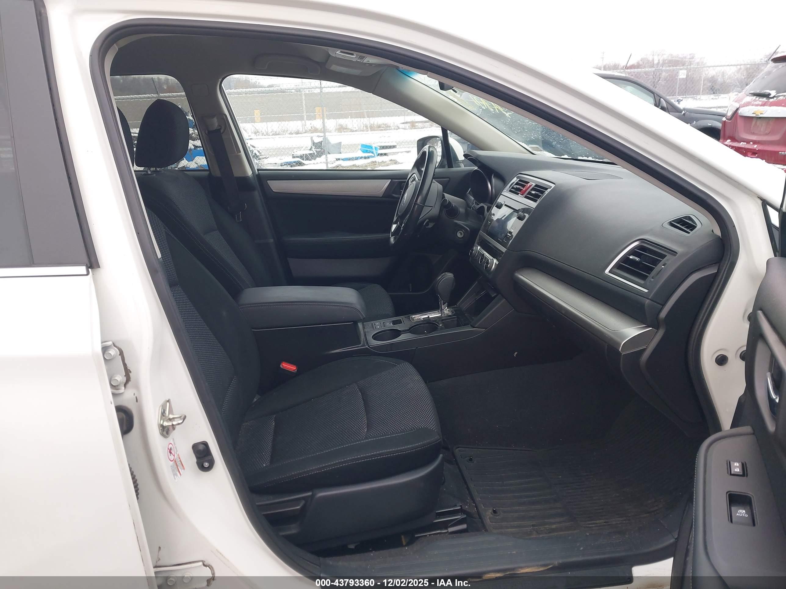 SUBARU OUTBACK image 5