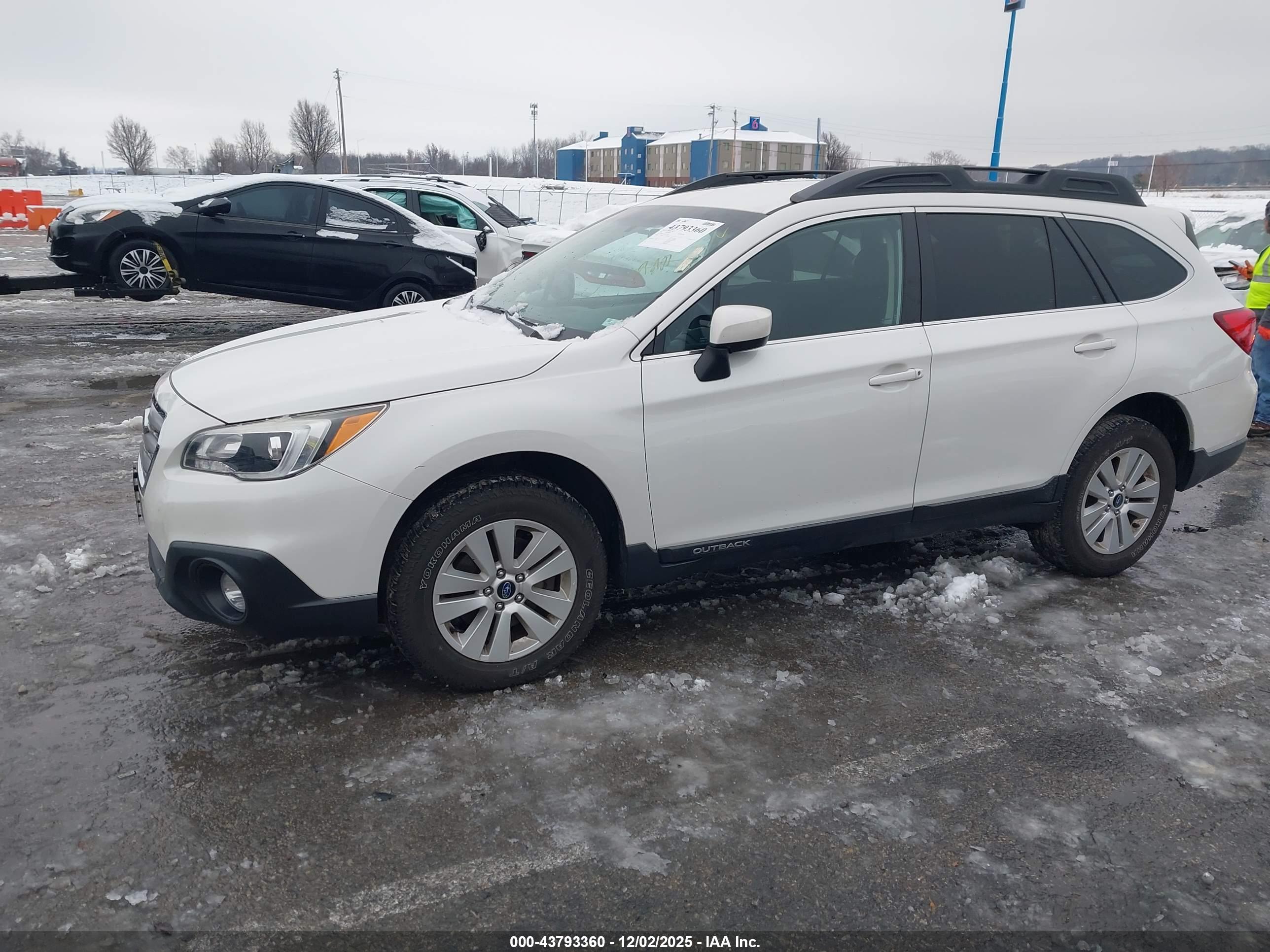 SUBARU OUTBACK image 6