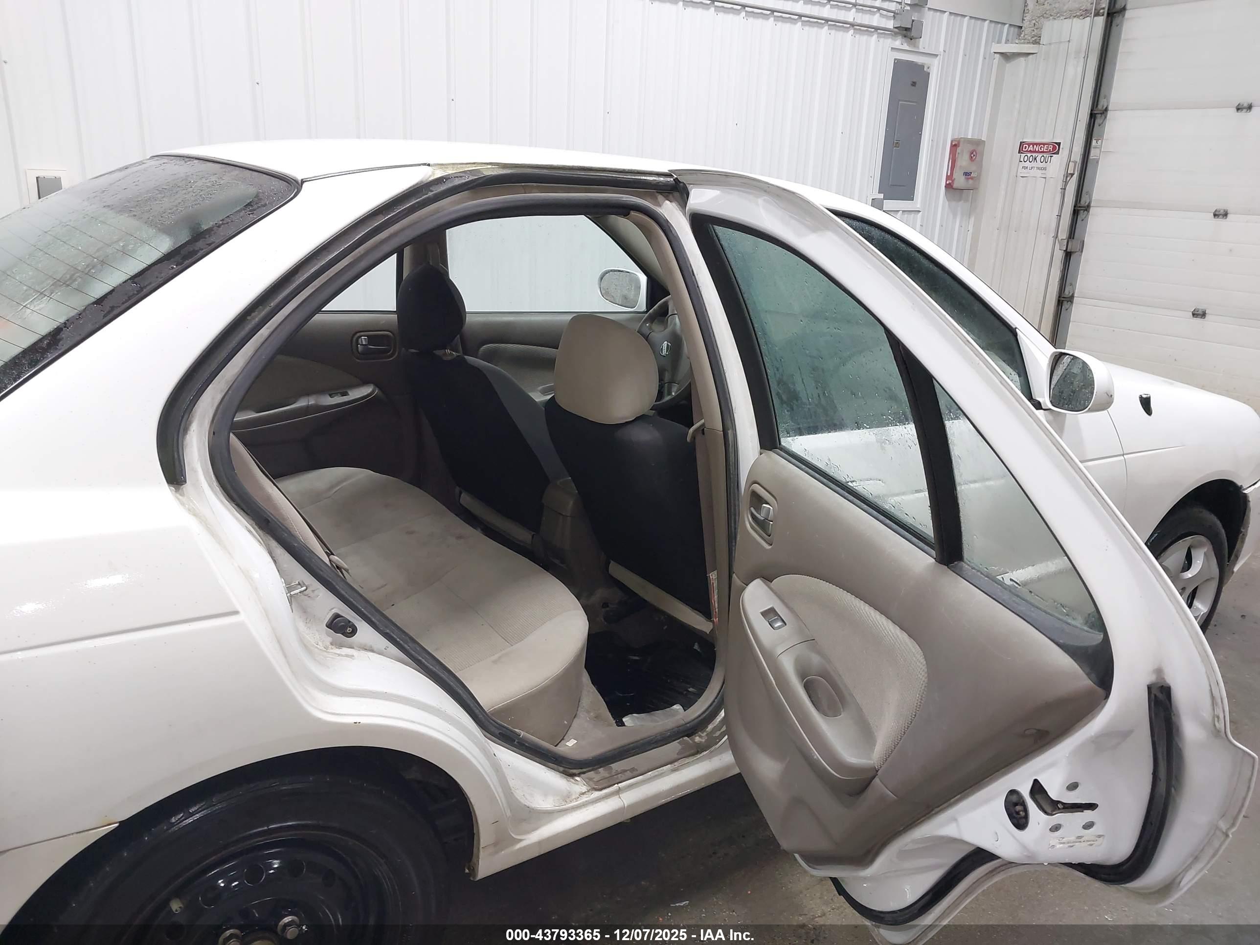 NISSAN SENTRA image 8