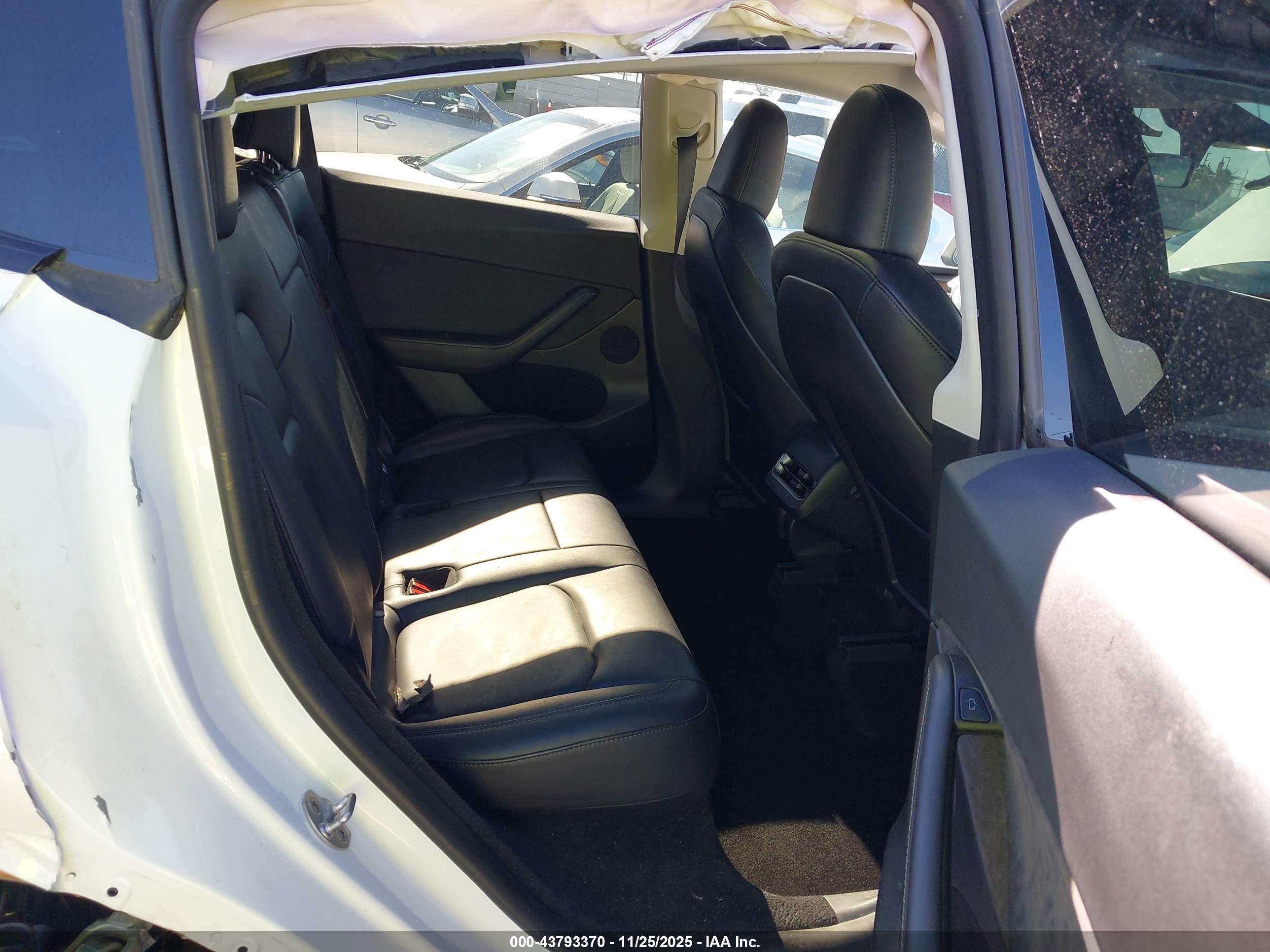 TESLA MODEL image 8