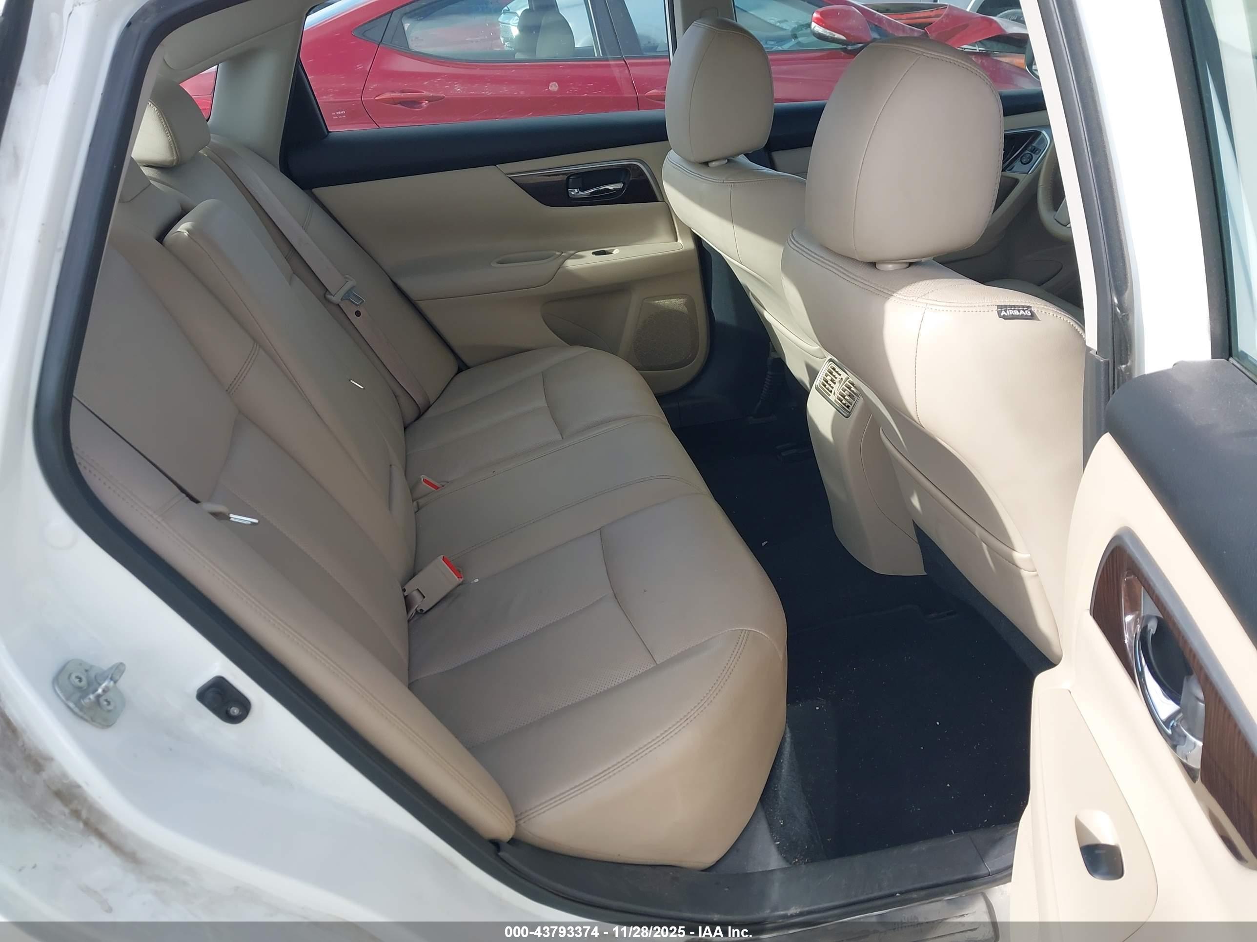 NISSAN ALTIMA image 8