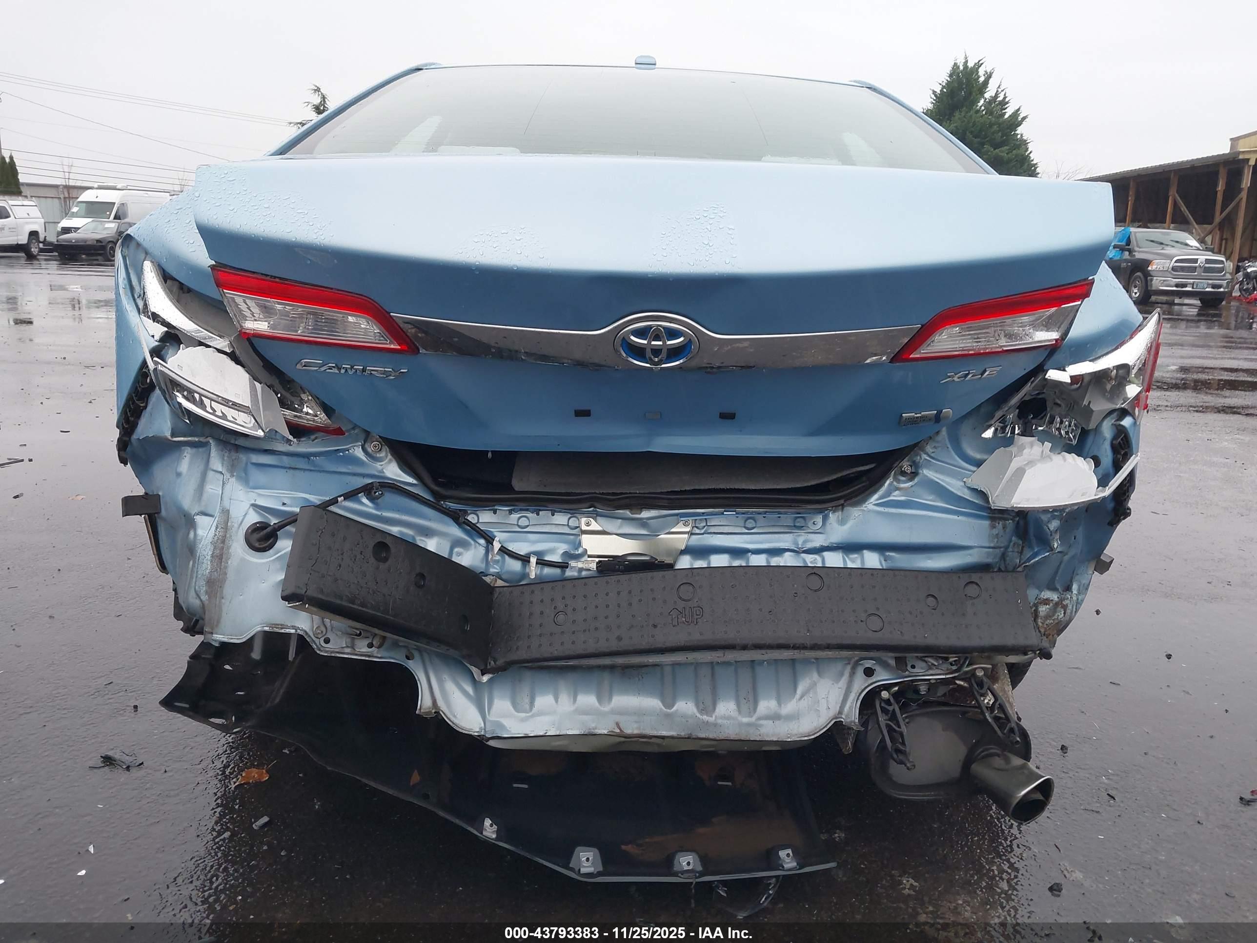 TOYOTA CAMRY image 6