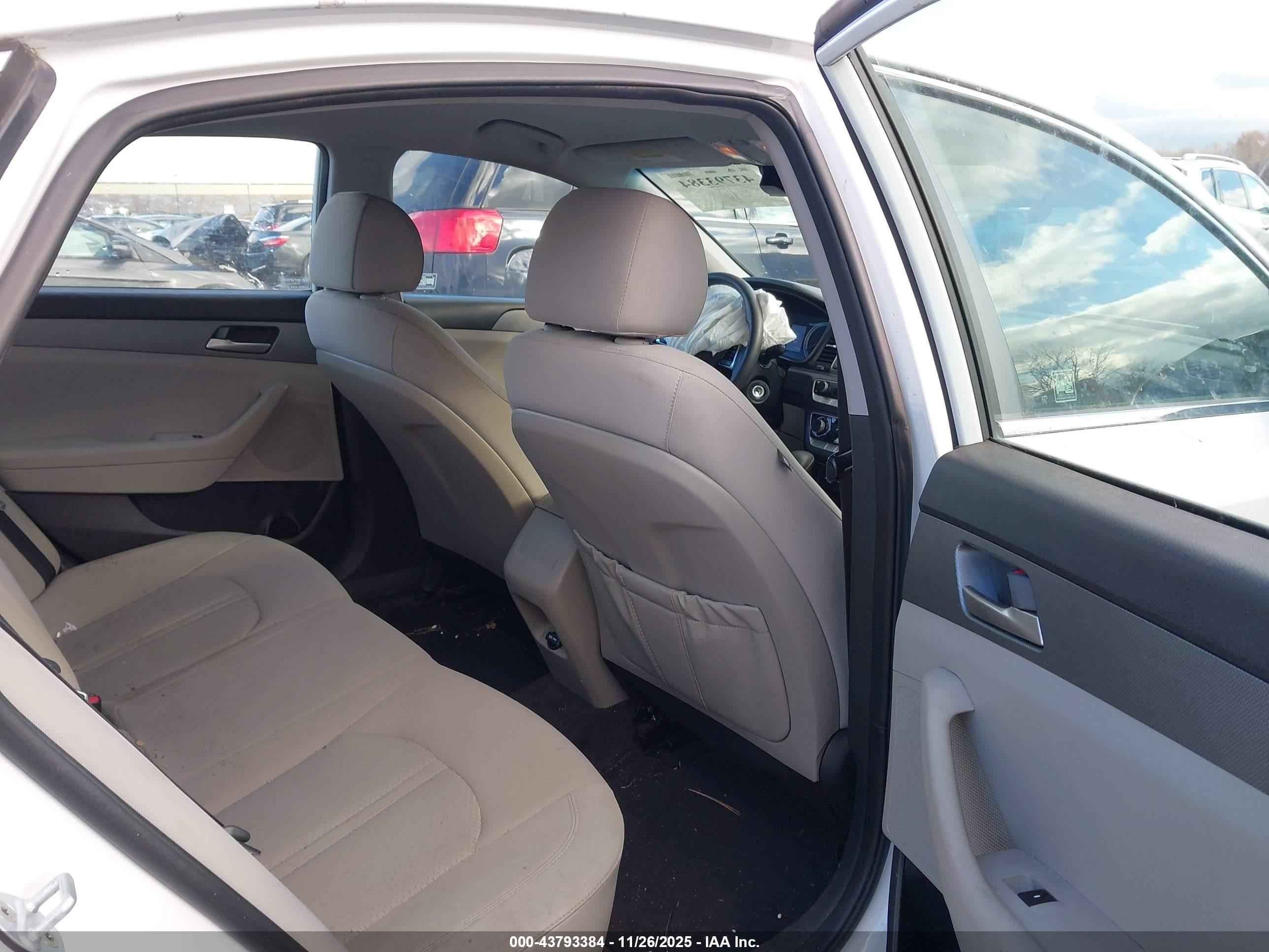 HYUNDAI SONATA image 8