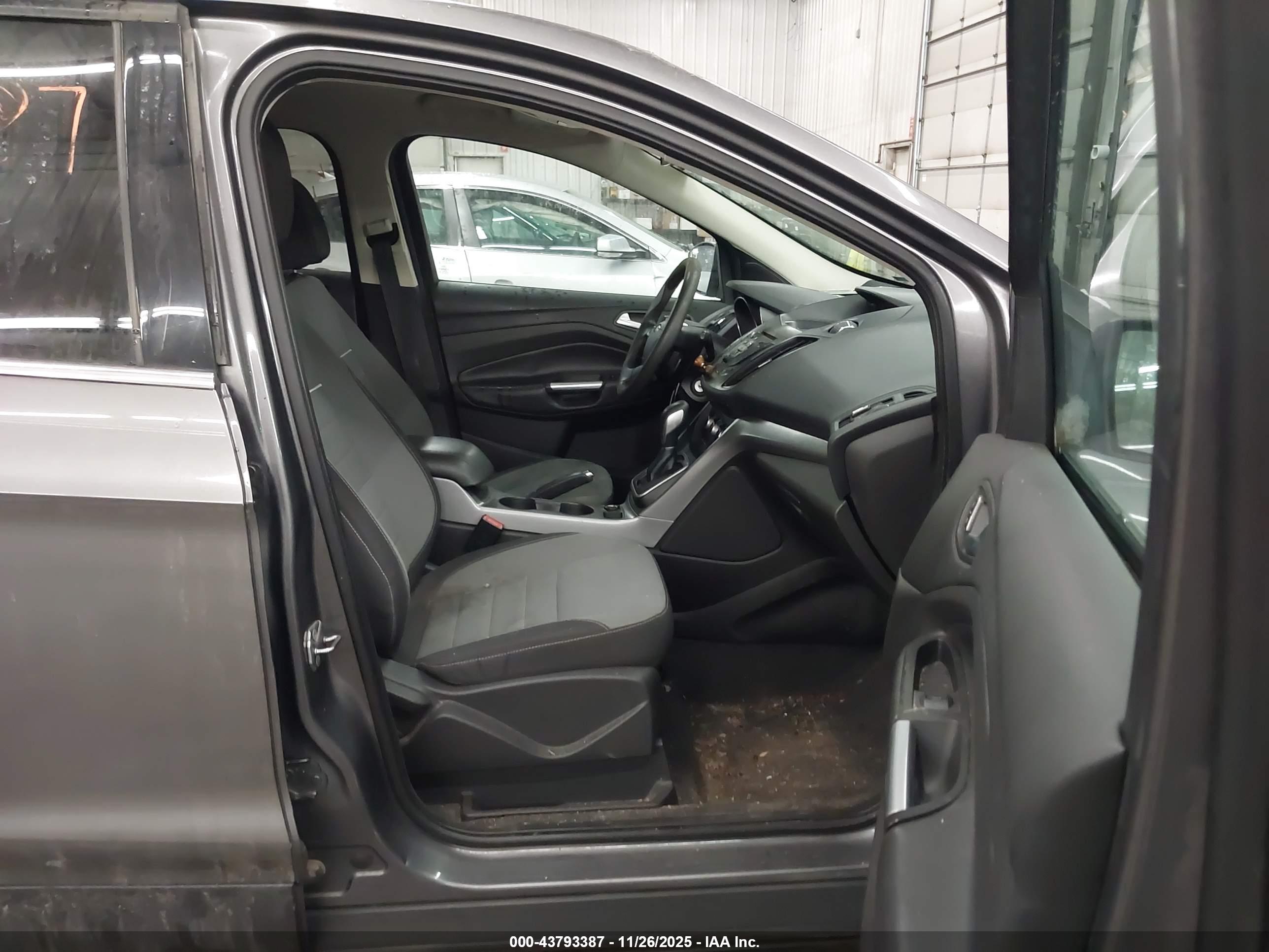 FORD ESCAPE image 5