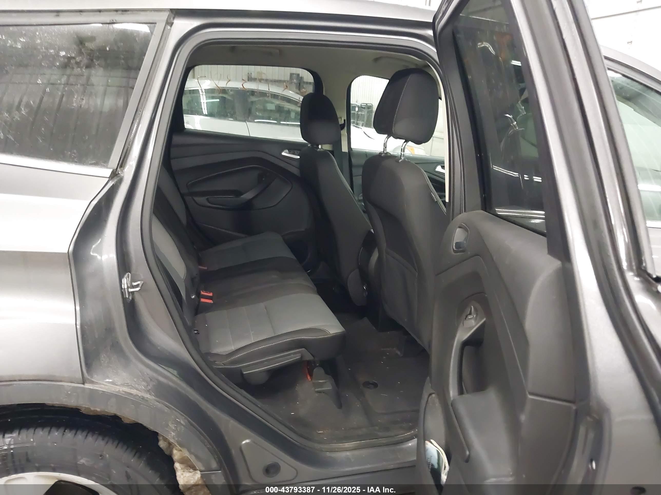 FORD ESCAPE image 8