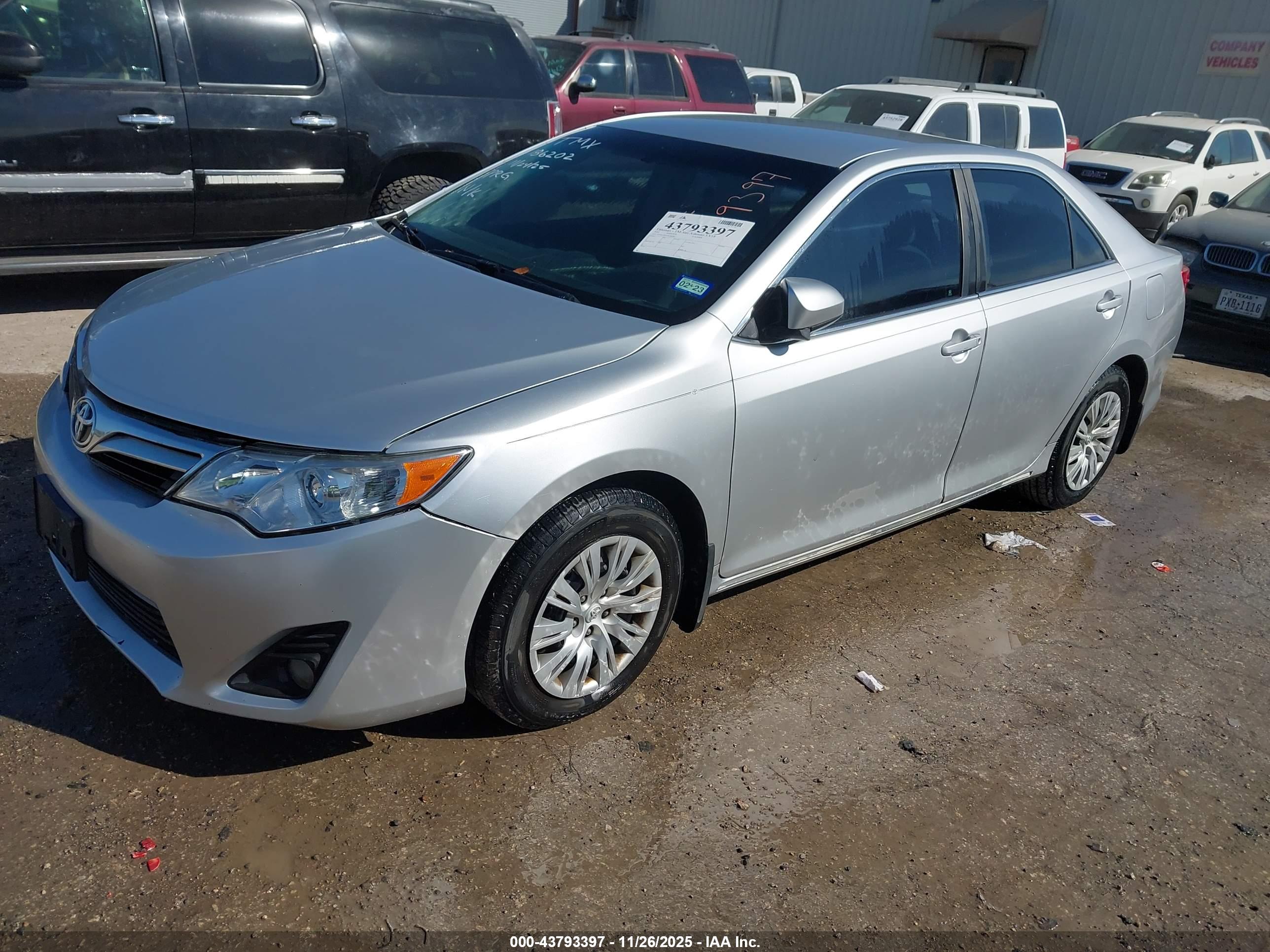 TOYOTA CAMRY image 2