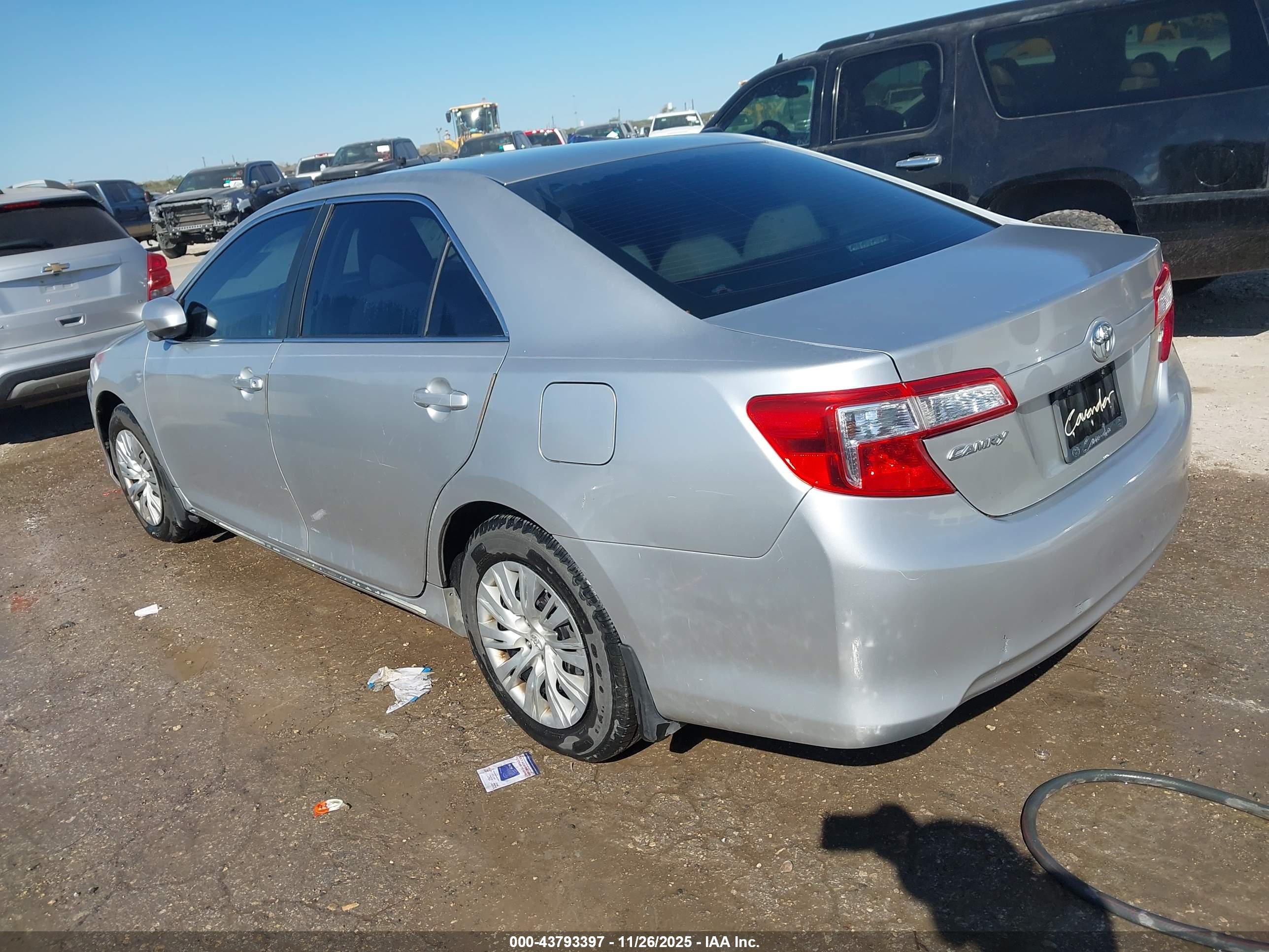 TOYOTA CAMRY image 3
