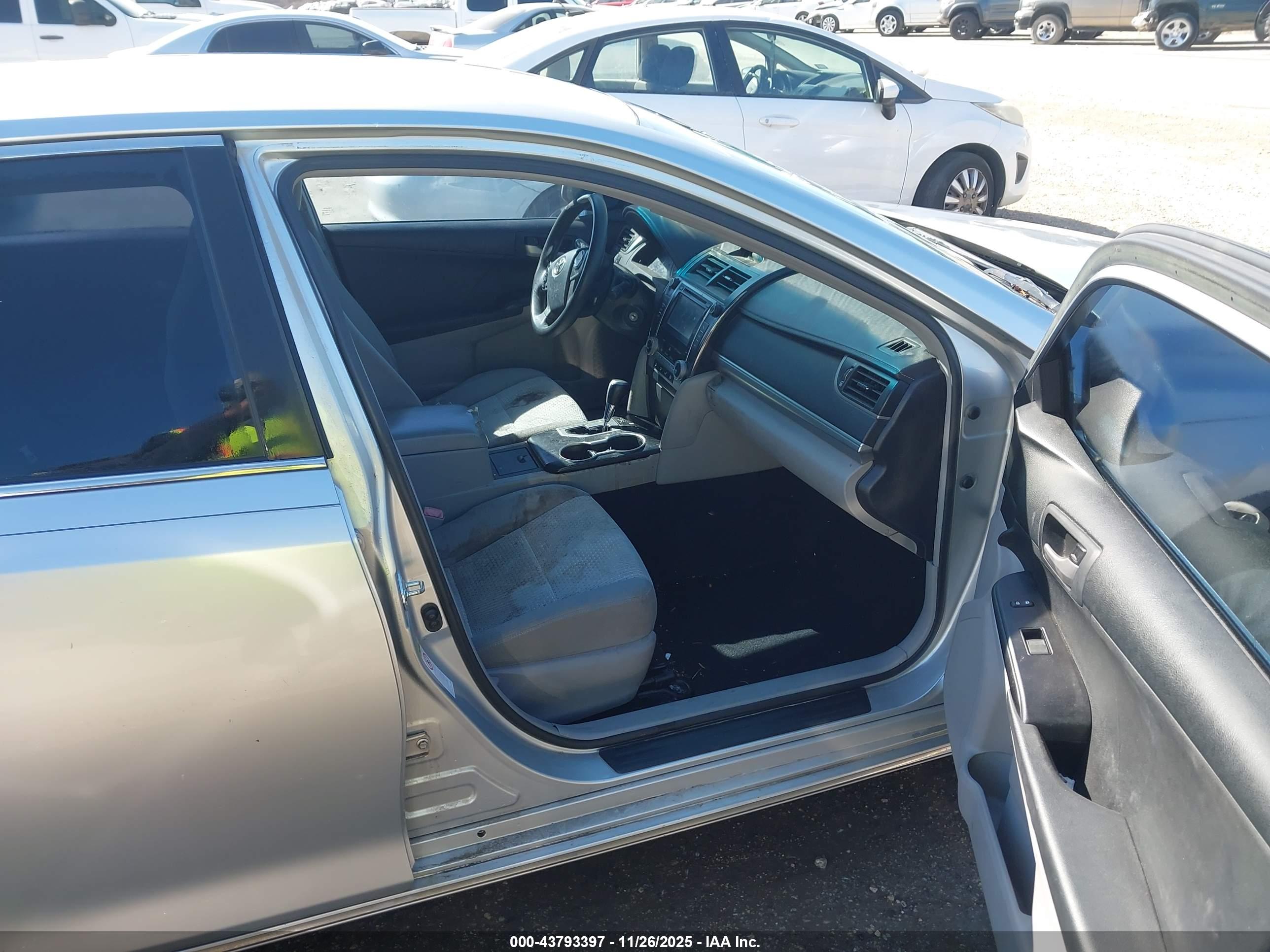 TOYOTA CAMRY image 5