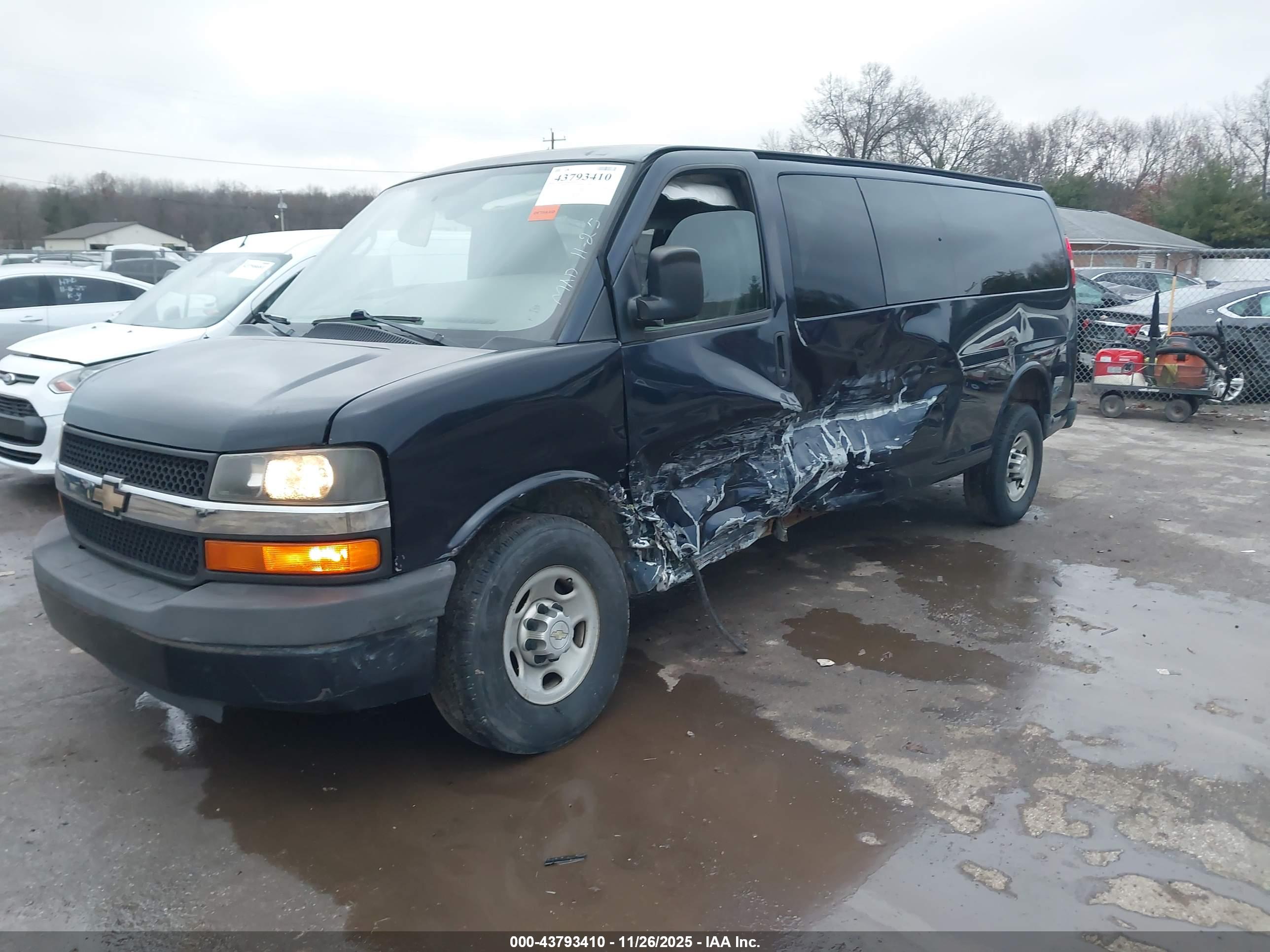 CHEVROLET EXPRESS image 2