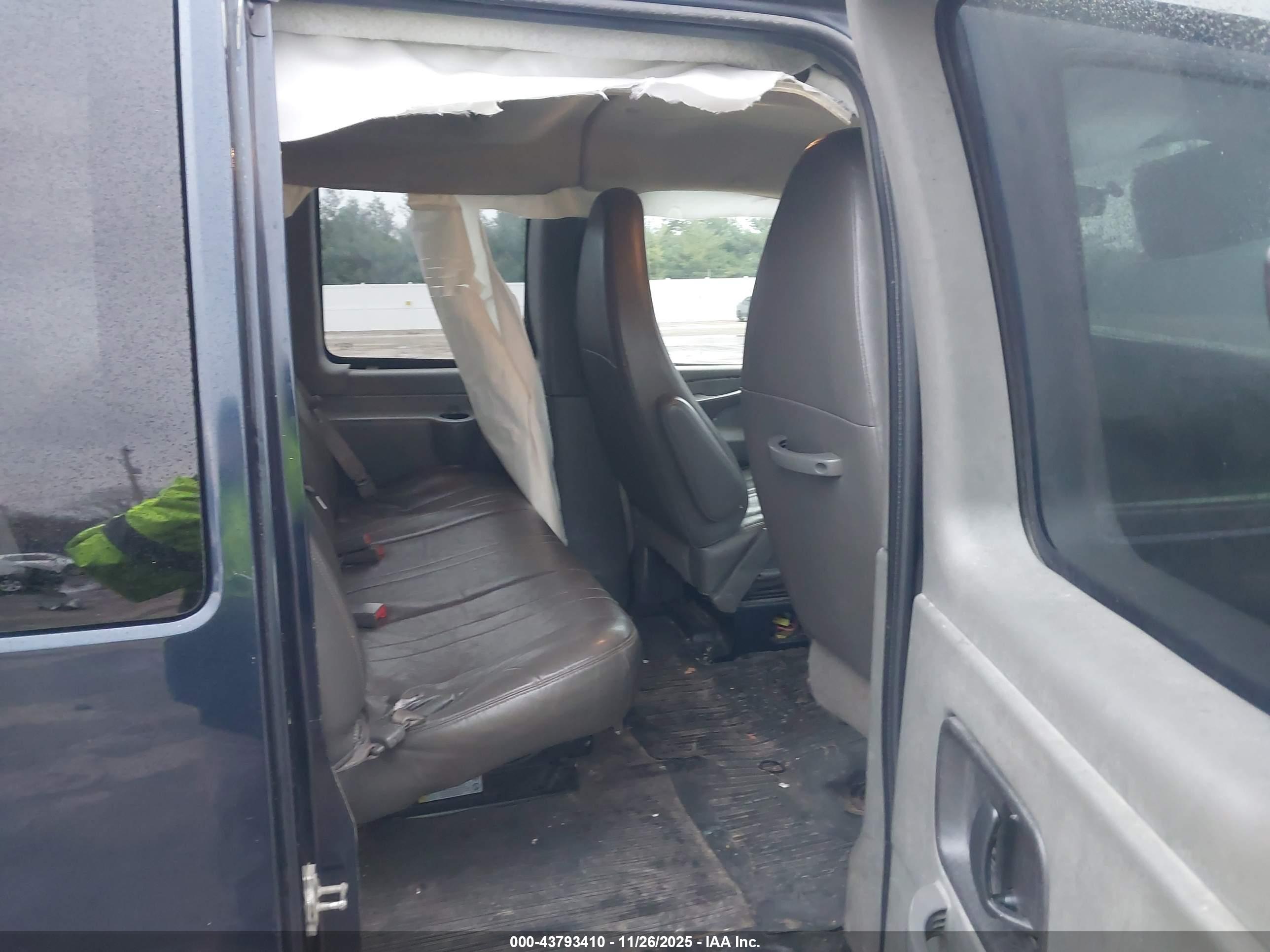 CHEVROLET EXPRESS image 8