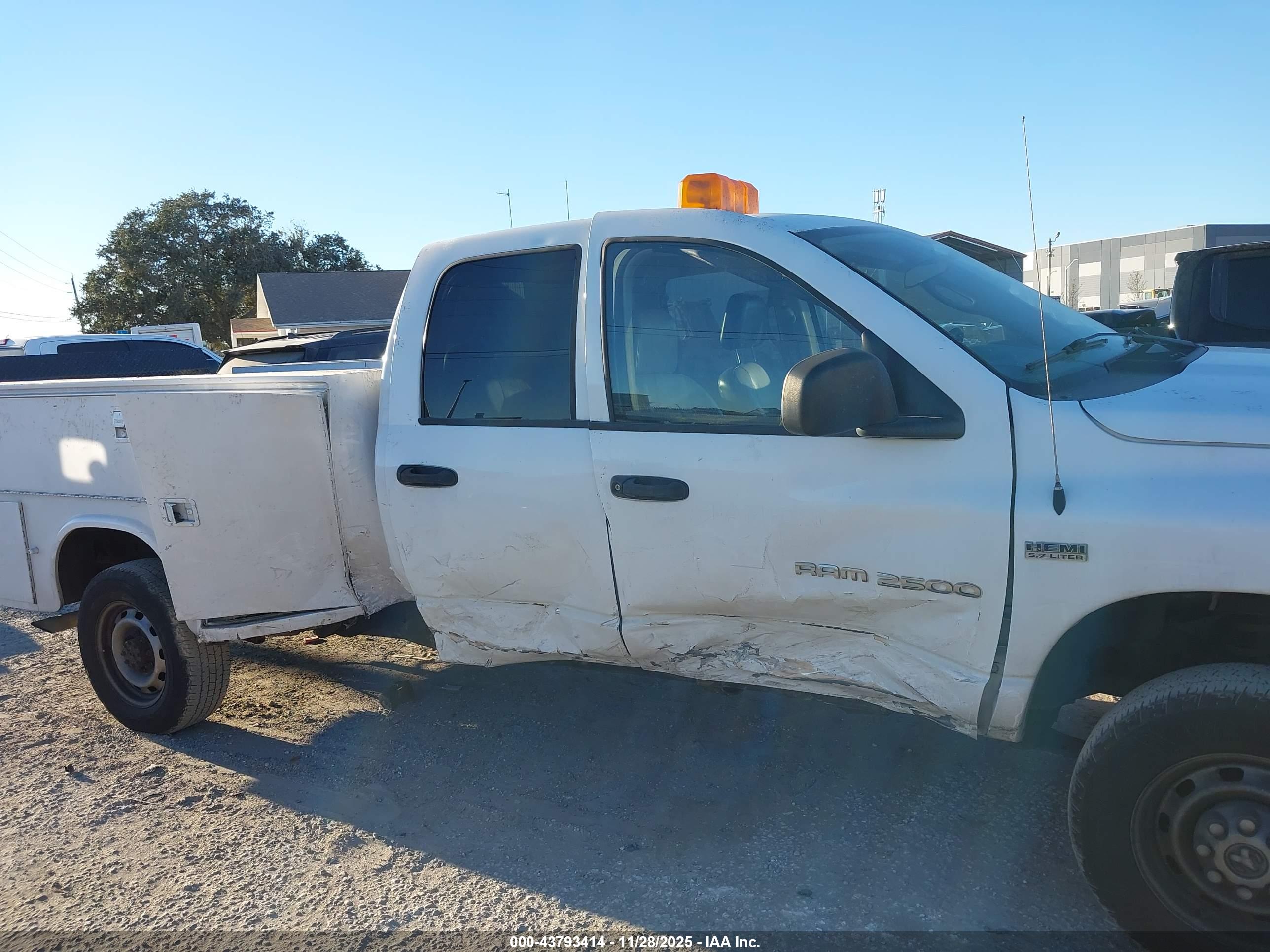 DODGE RAM image 6