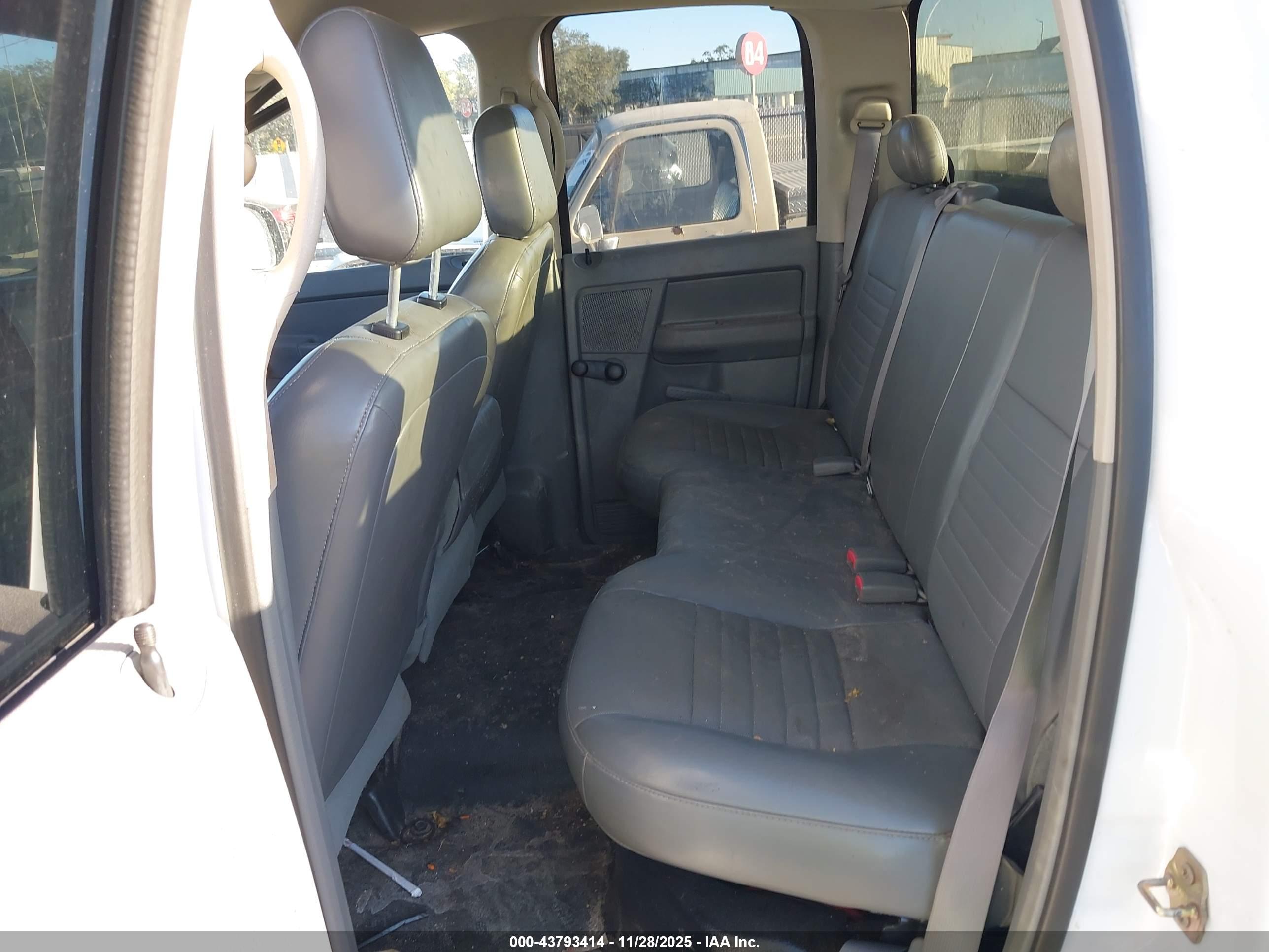 DODGE RAM image 8