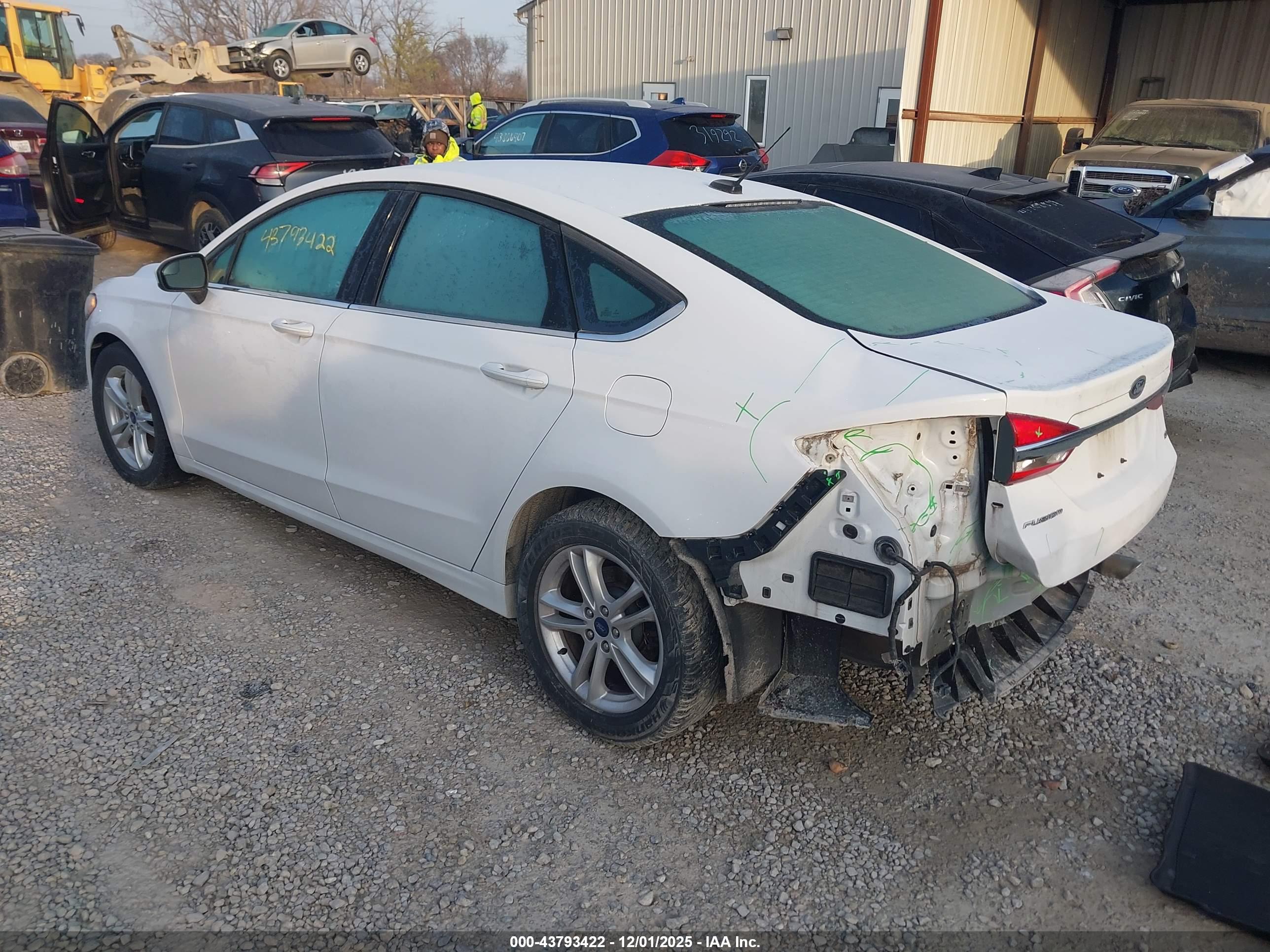 FORD FUSION image 3