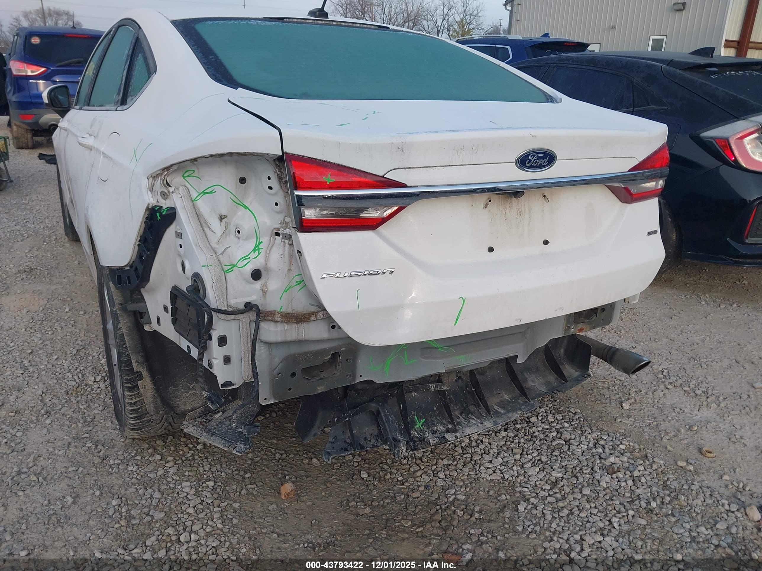 FORD FUSION image 6