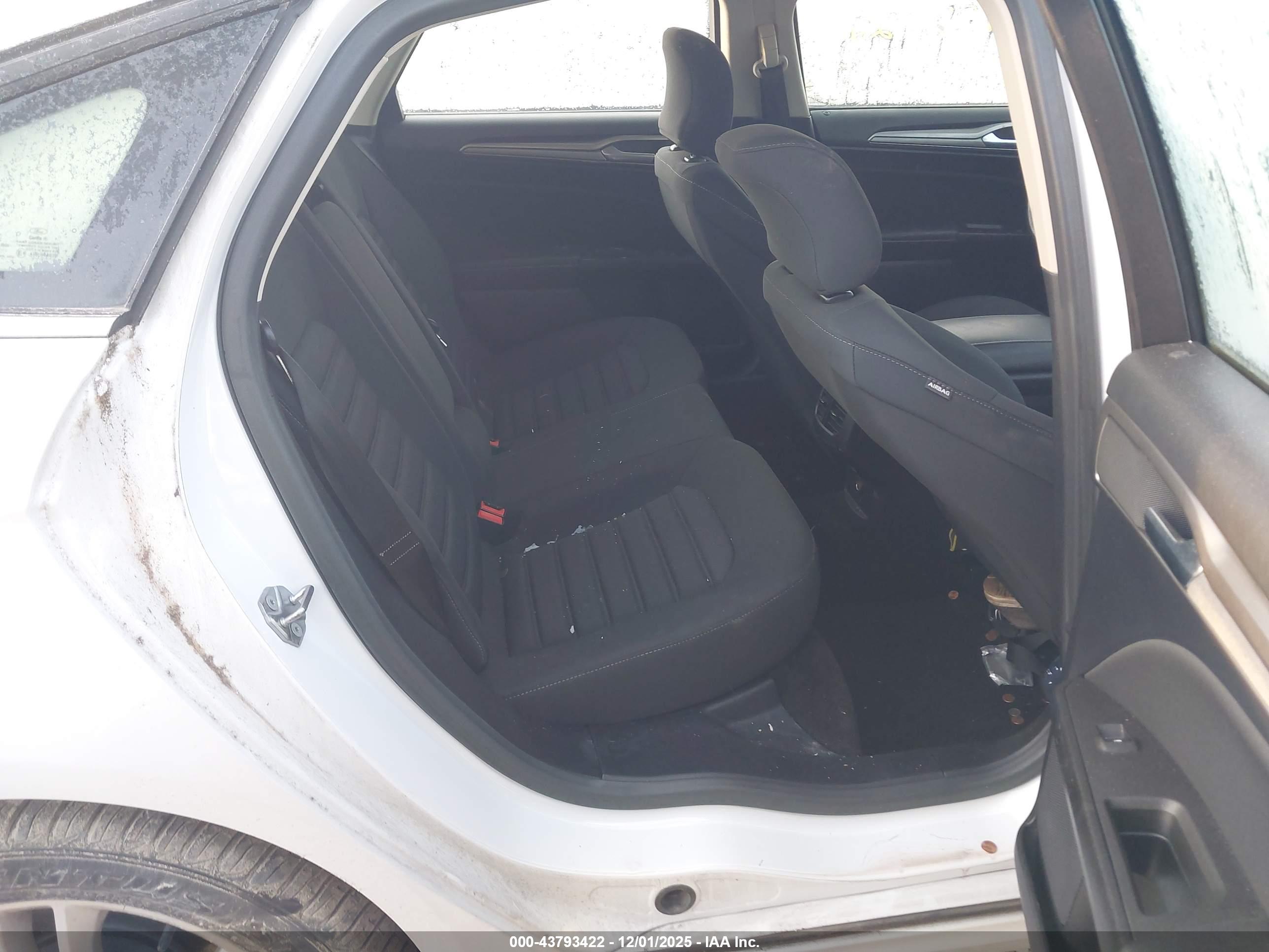 FORD FUSION image 8