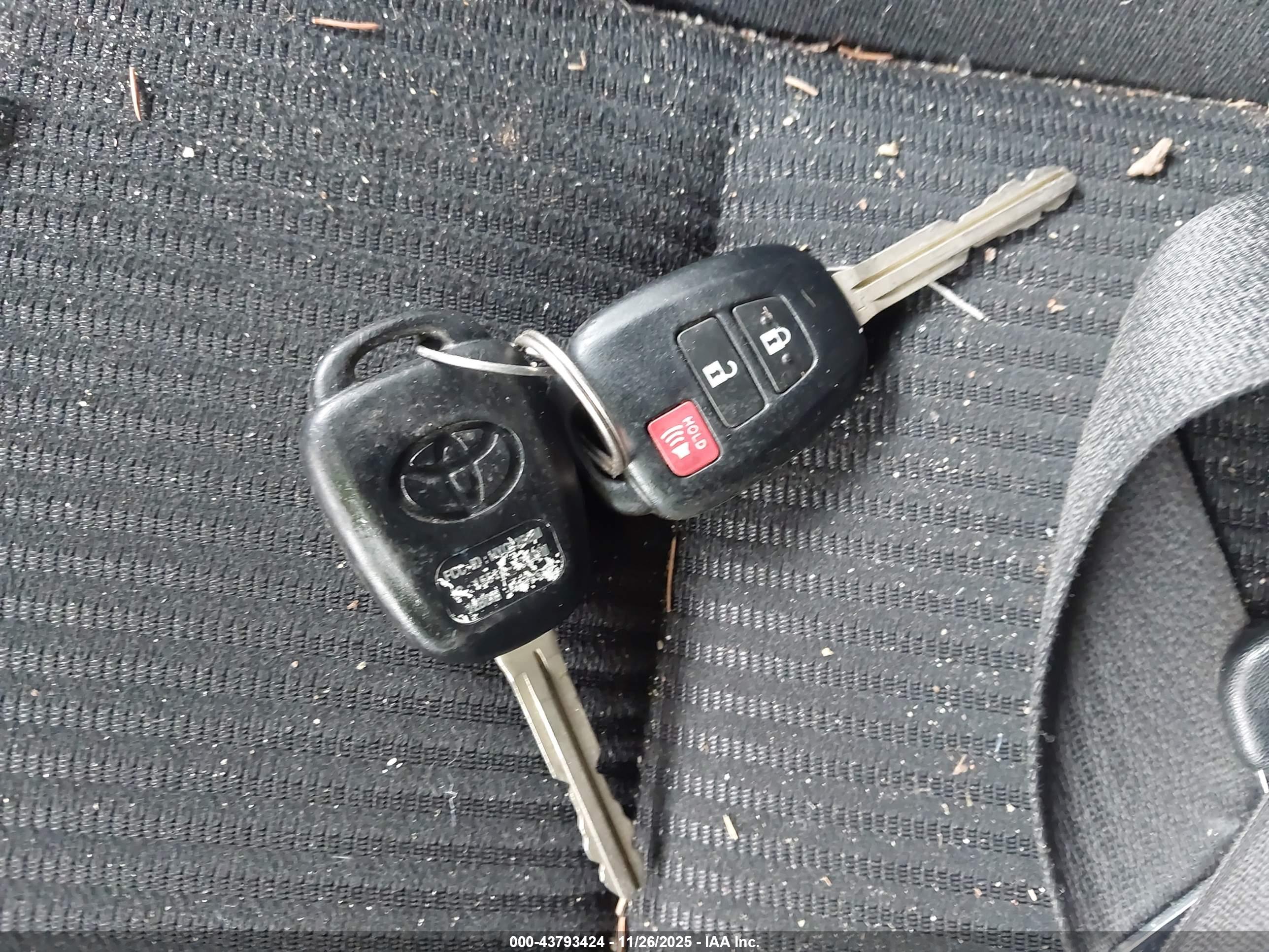 TOYOTA RAV4 image 11