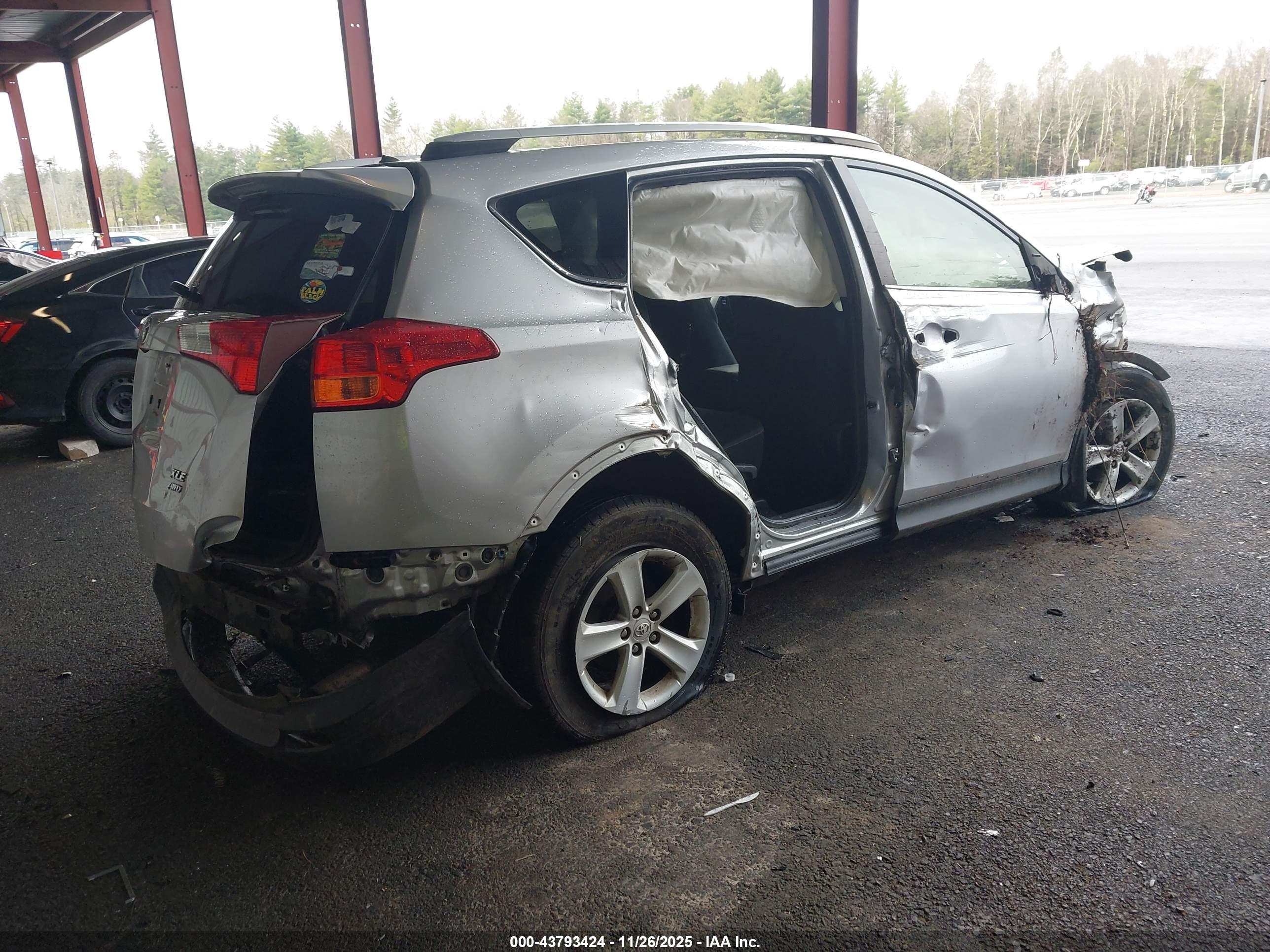 TOYOTA RAV4 image 4