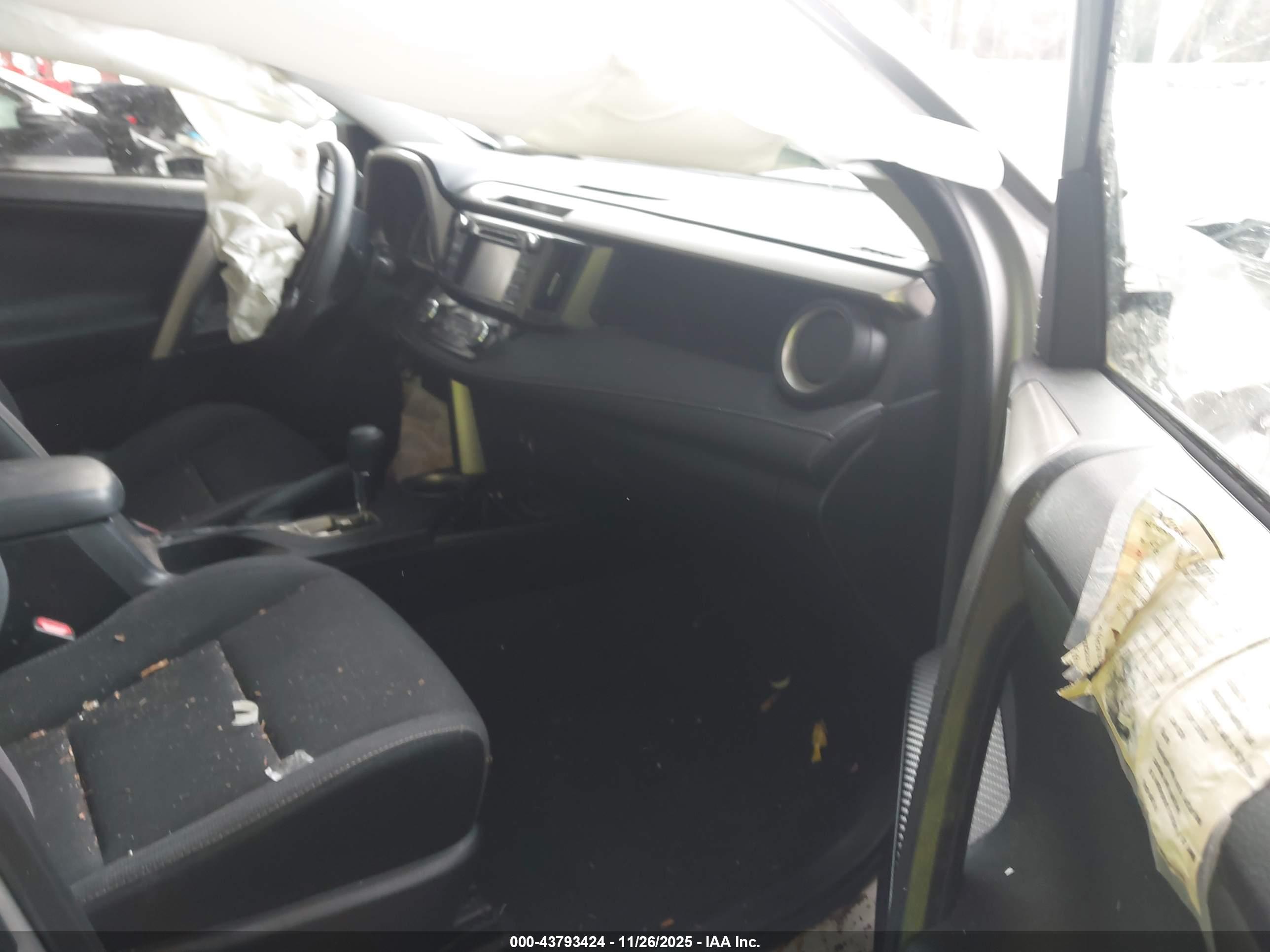 TOYOTA RAV4 image 5
