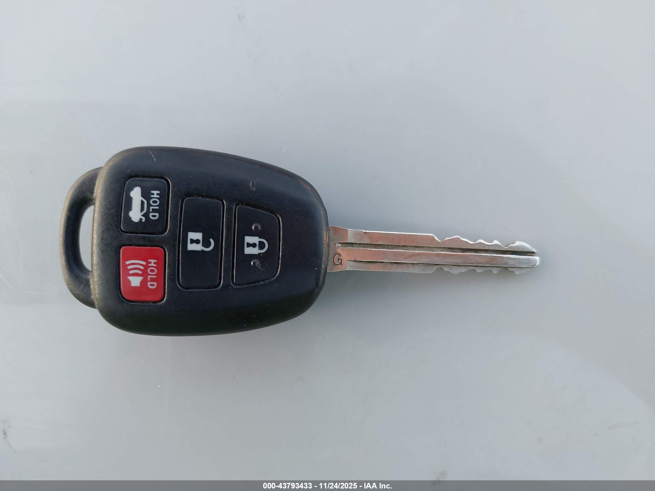 TOYOTA CAMRY image 11