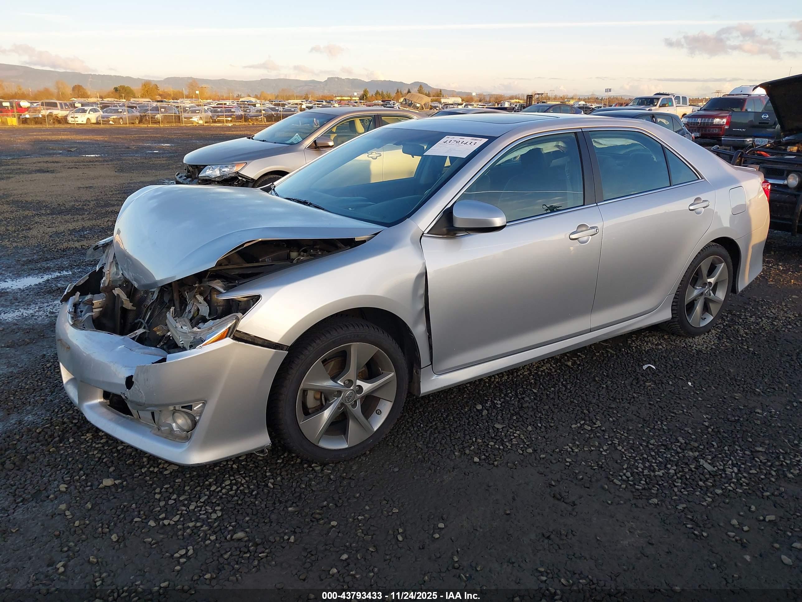 TOYOTA CAMRY image 2