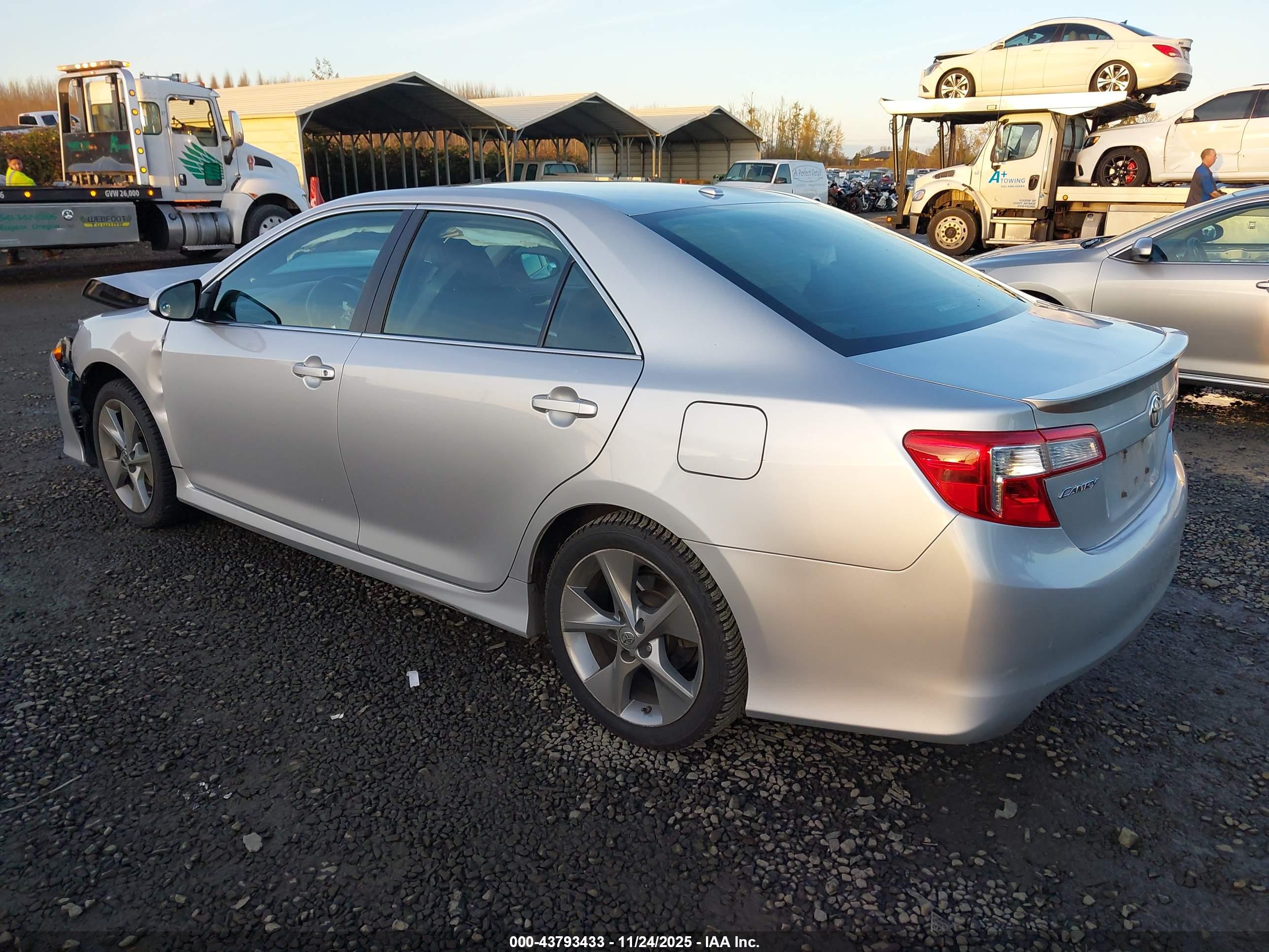 TOYOTA CAMRY image 3
