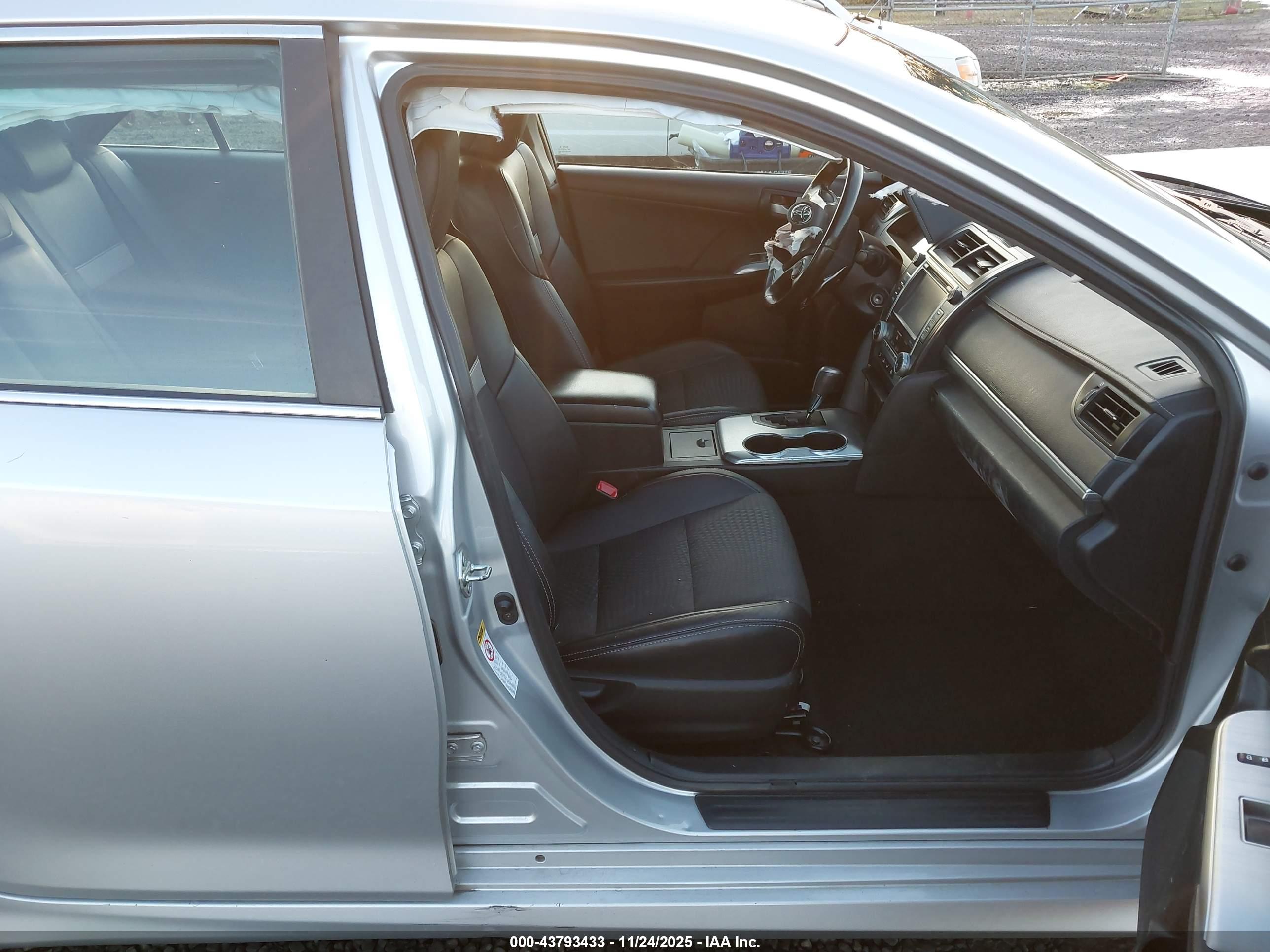 TOYOTA CAMRY image 5