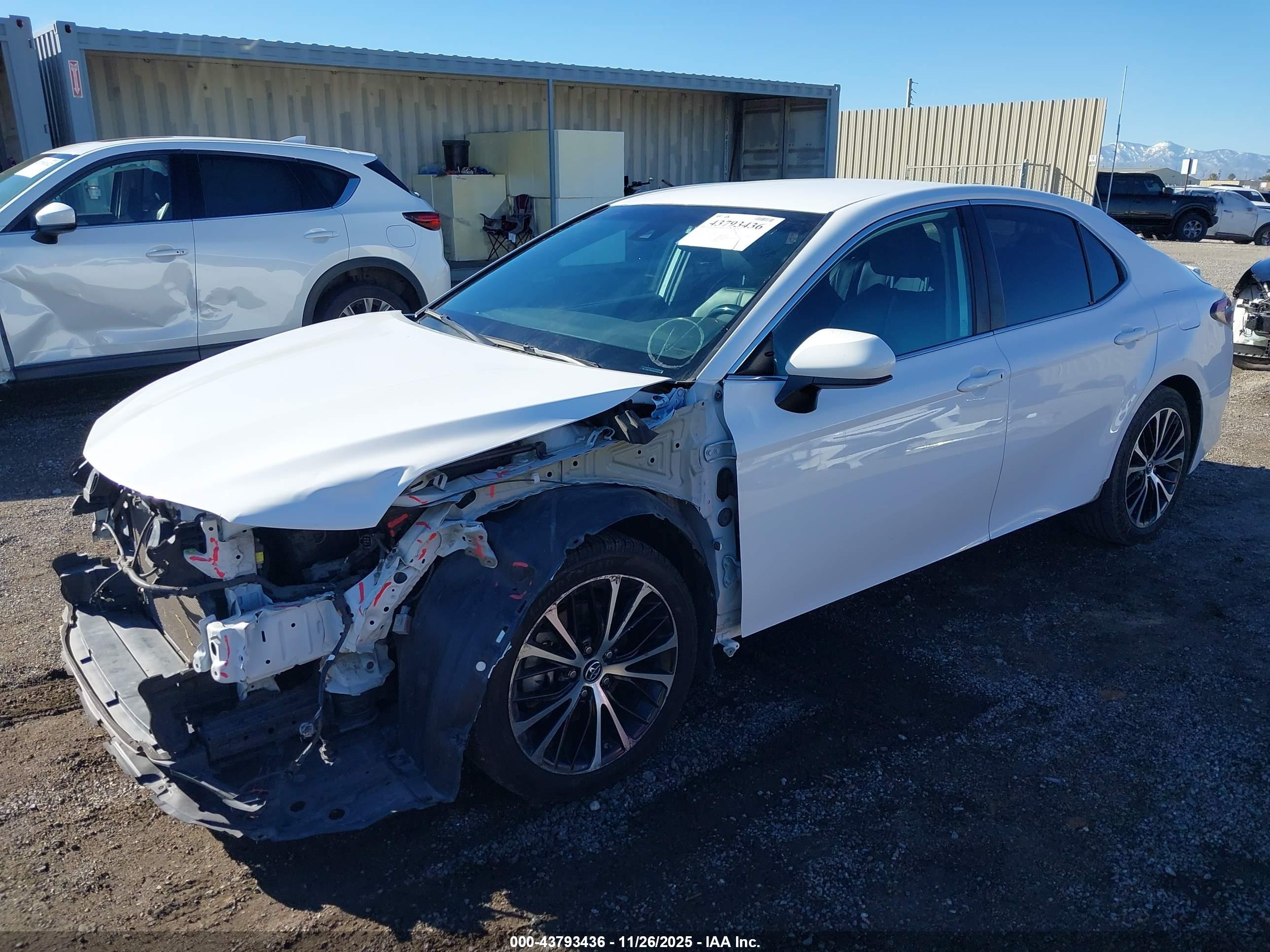 TOYOTA CAMRY image 2
